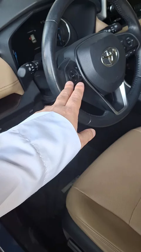 تويوتا راف فور XLE هايبرد 2023