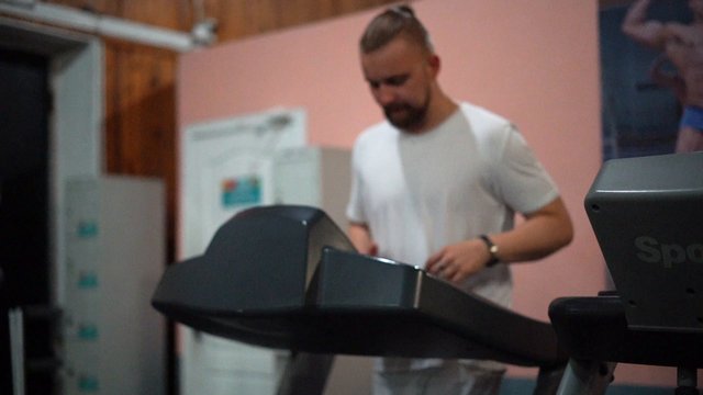 Slow-mo running on treadmill 