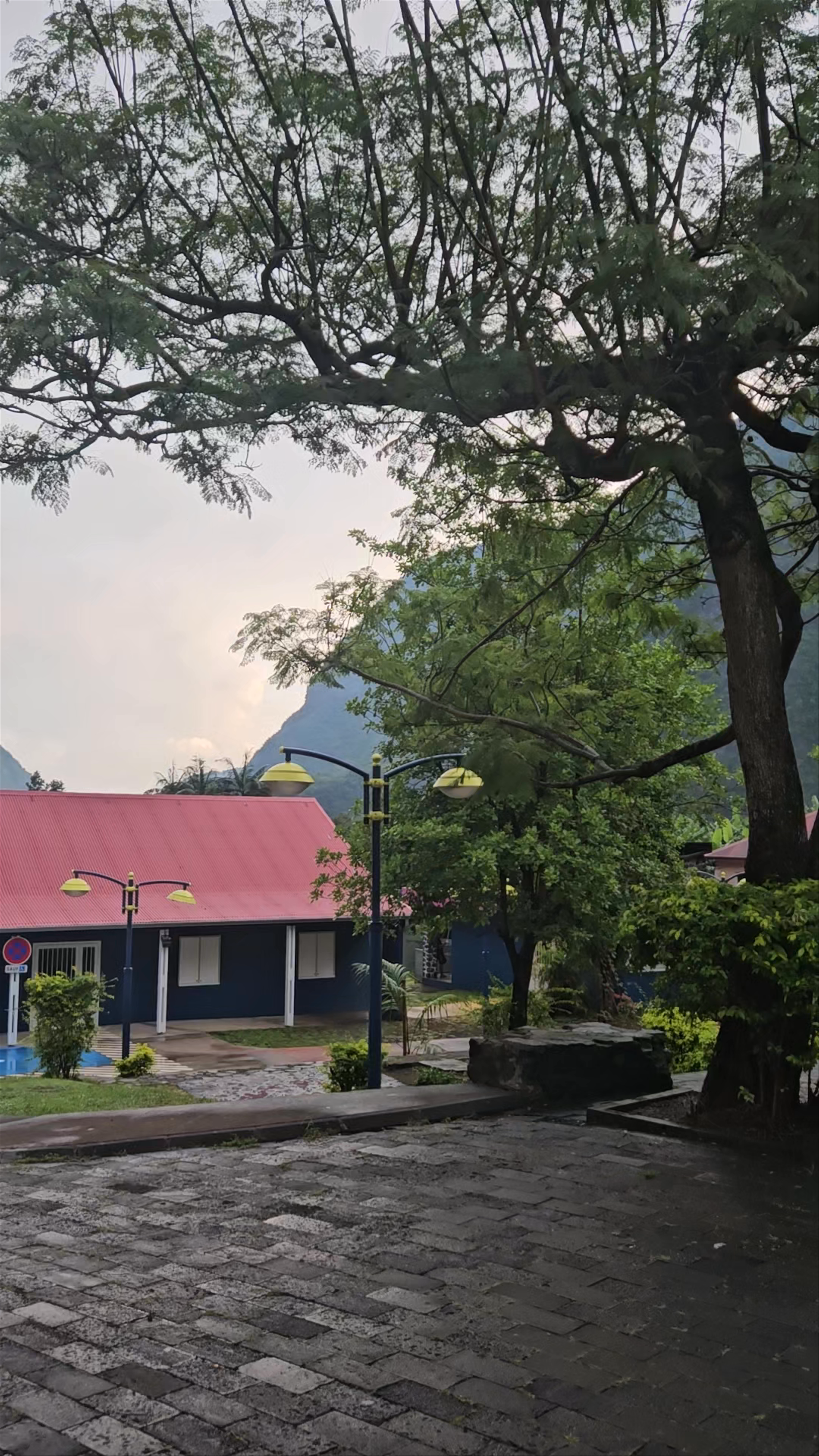 Église De Petit Serré