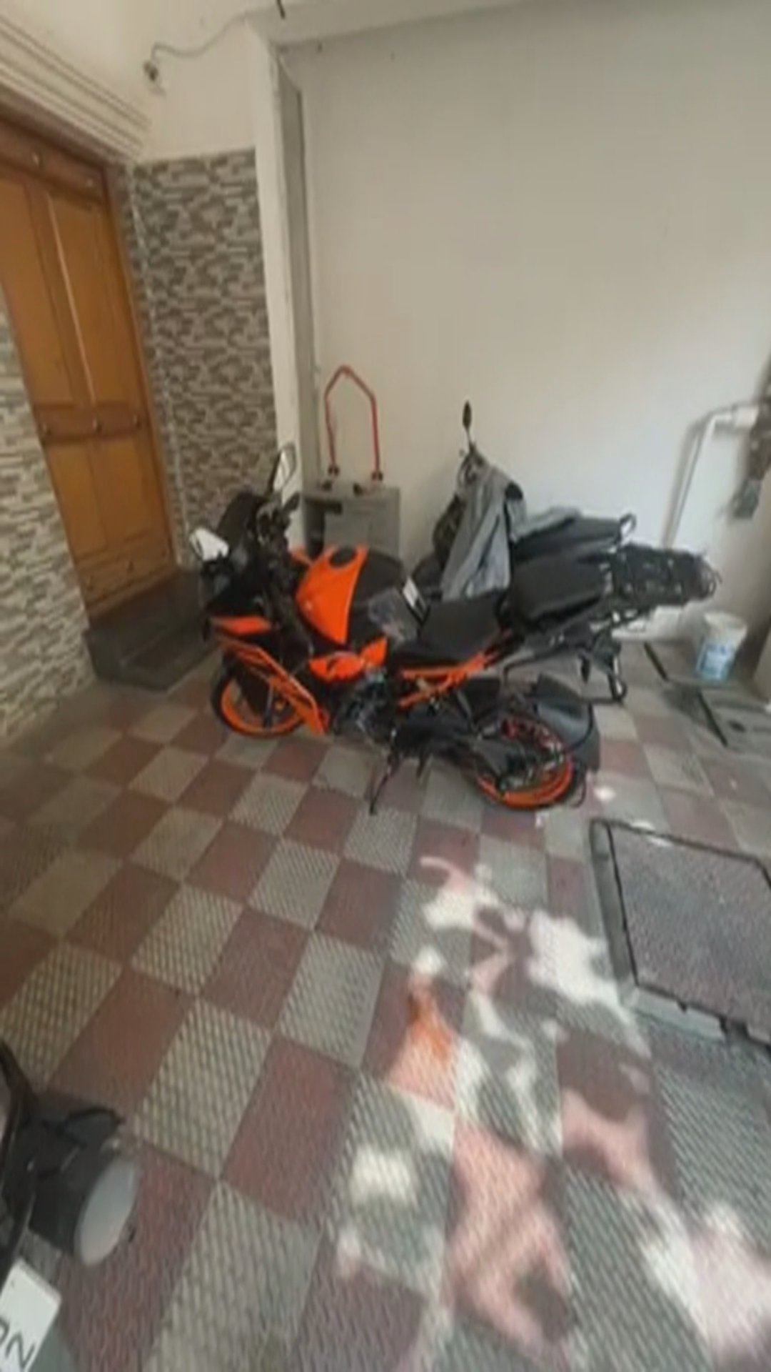 Walk-around video thumbnail