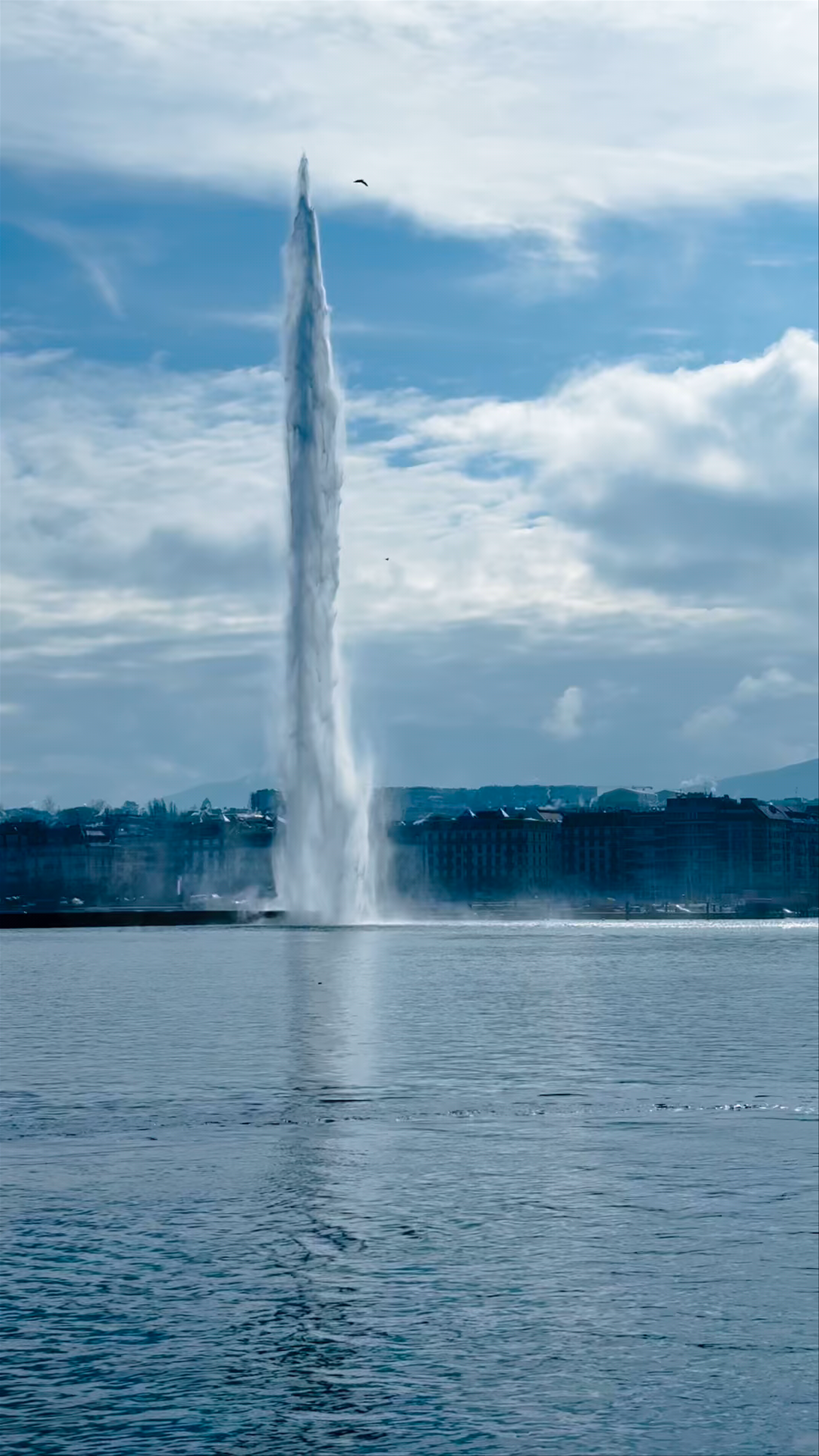 Jet d'Eau de Genève: Majestic Water Fountain in Geneva