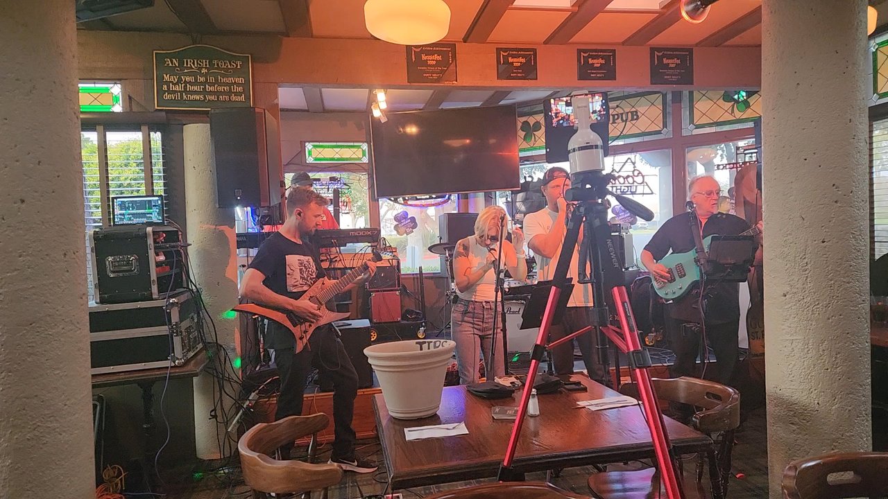 Durty Nelly's - Ekkosonic is playing.  Really fun 90s band. - Irish Pub Near Me - Costa Mesa, California