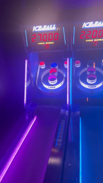 Purple Quarters - Video of the interior (all the games) - Arcades Near Me - Saint Louis, Missouri