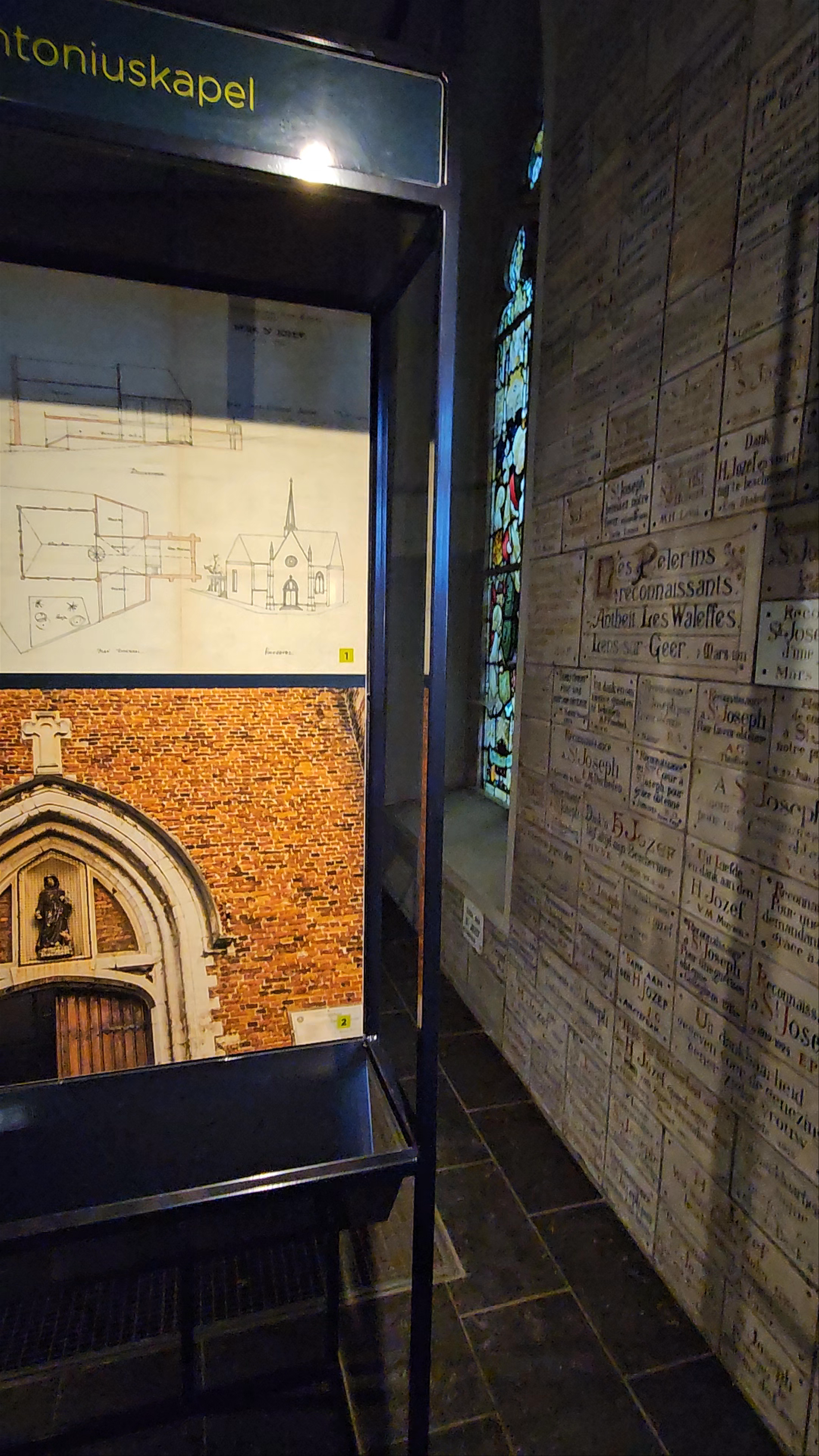 Sint-Antoniuskapel en Damiaancentrum