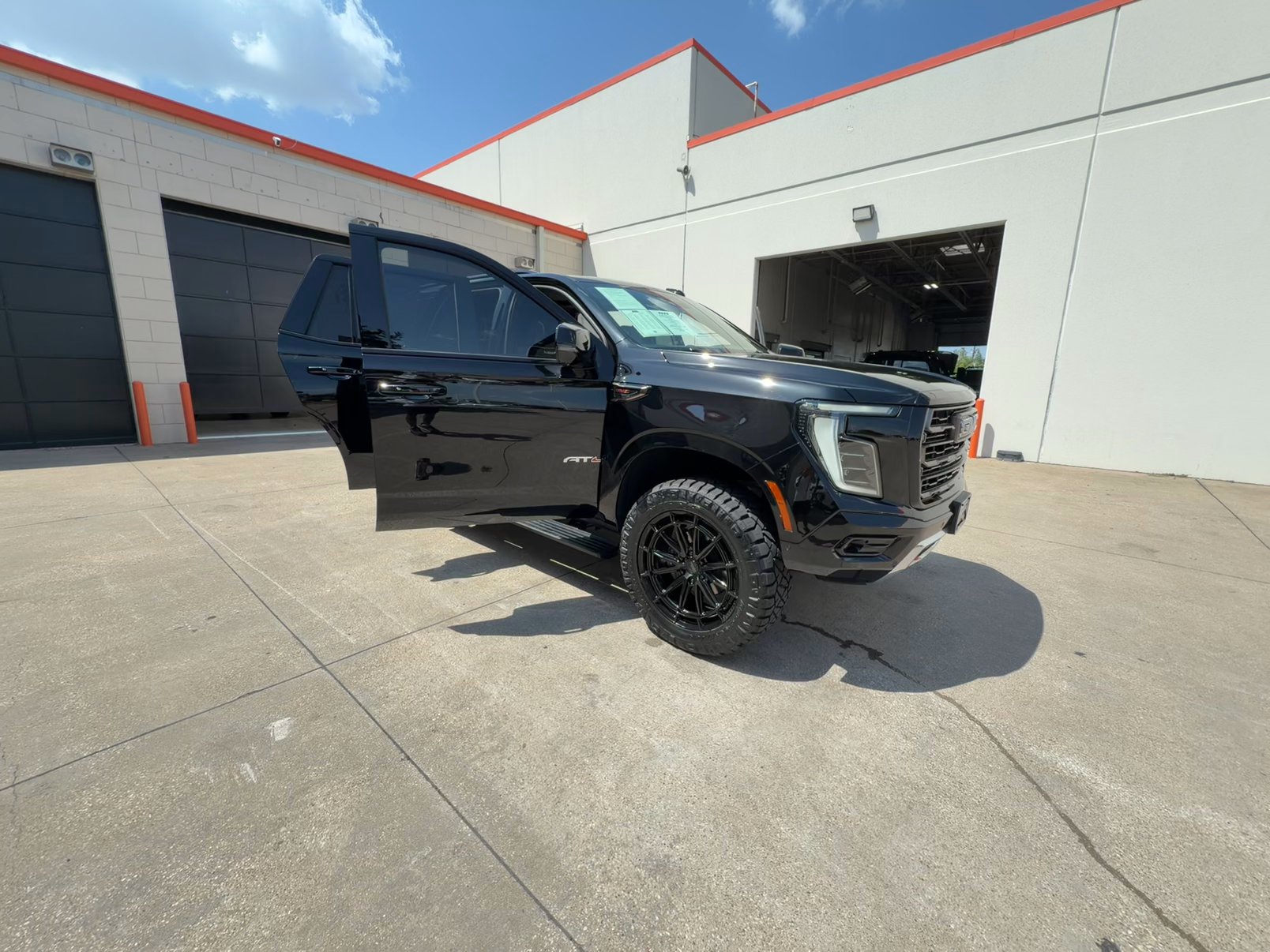 Lifted Trucks - #TX10518 - 2025 GMC Yukon AT4 Ultimate