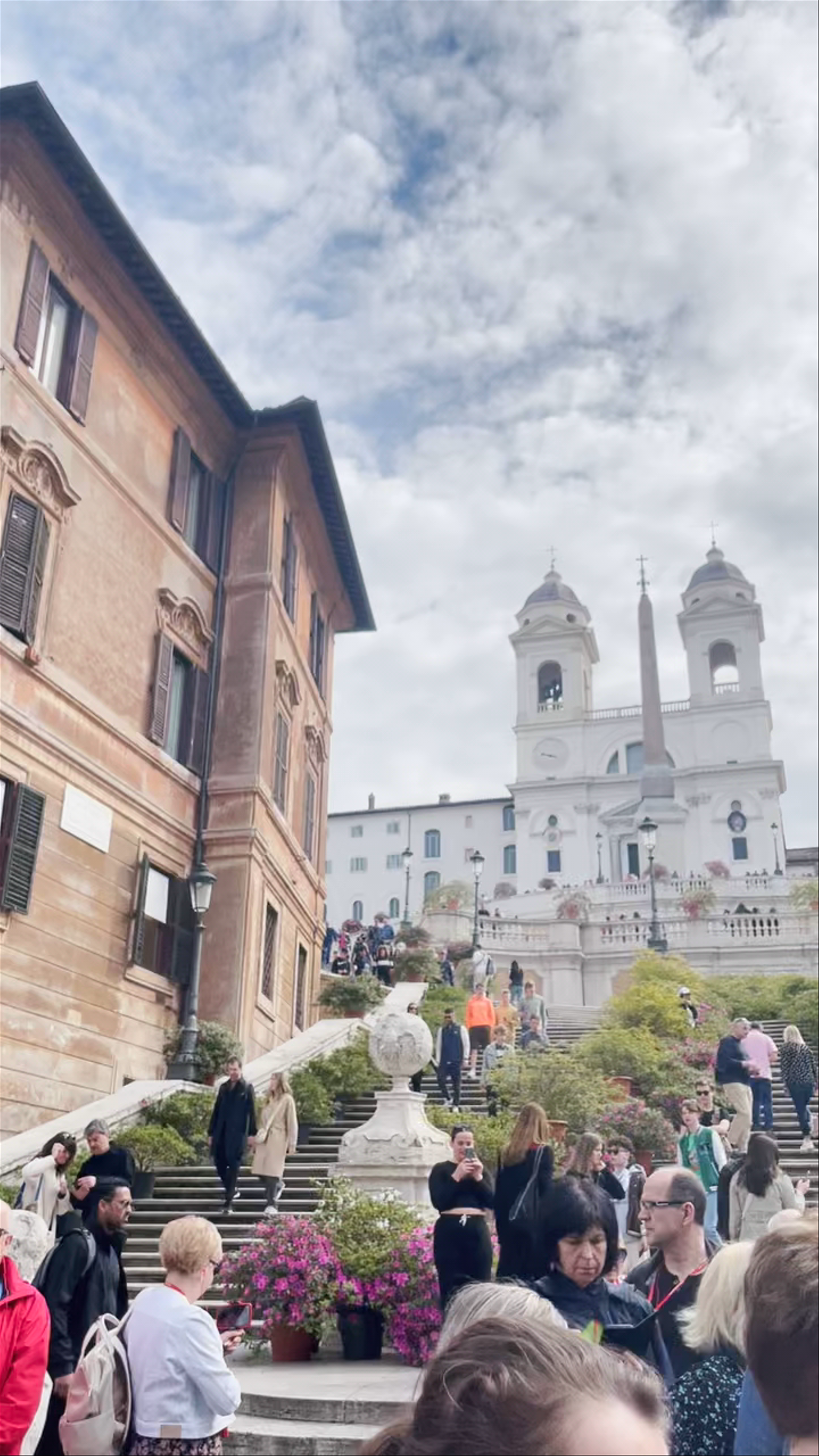 Piazza di Spagna: Iconic Steps and Vibrant Crowd in Rome