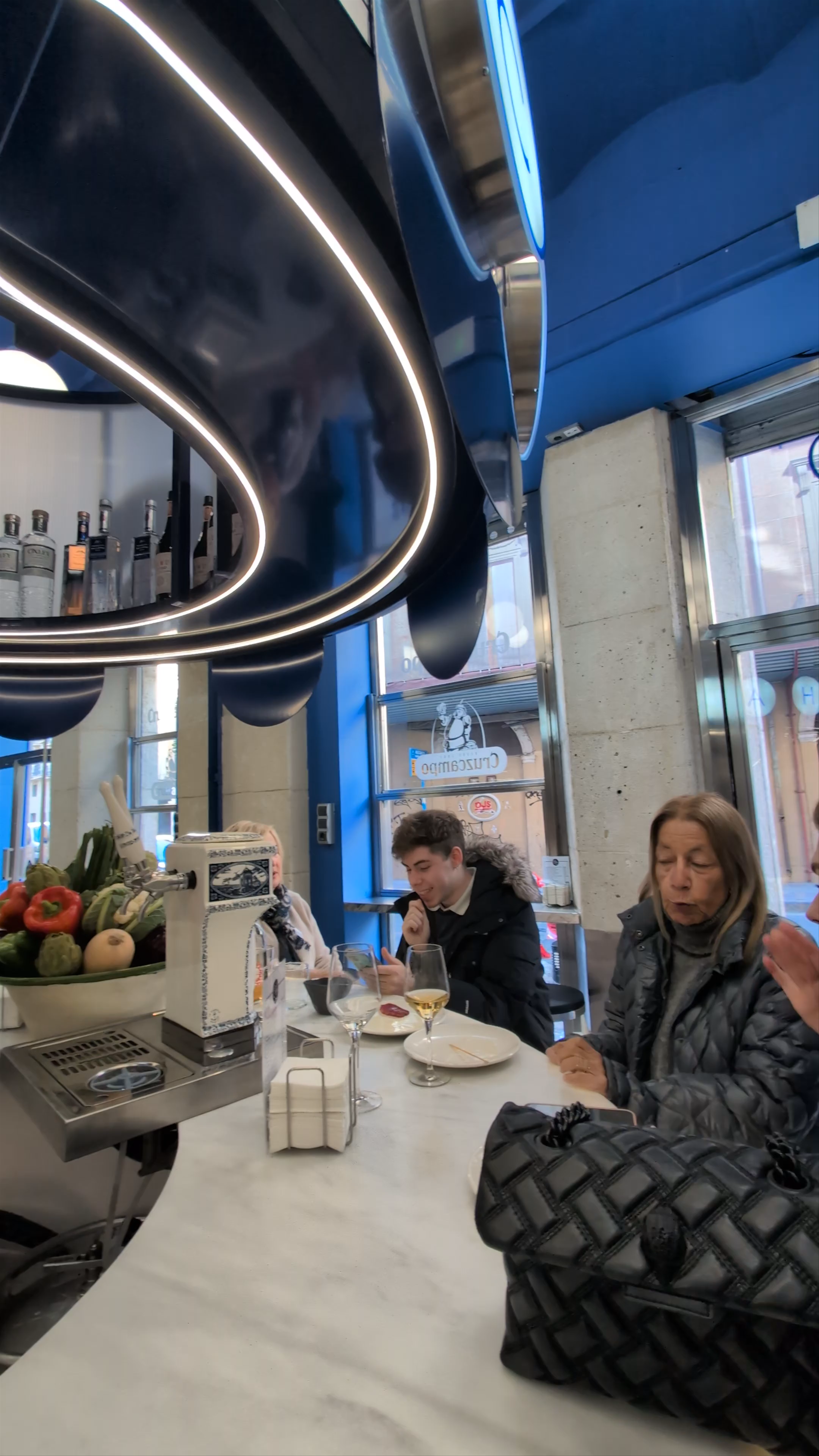 Bar Las Chapas: Experience Alicante’s Modern Tapas Bar Charm