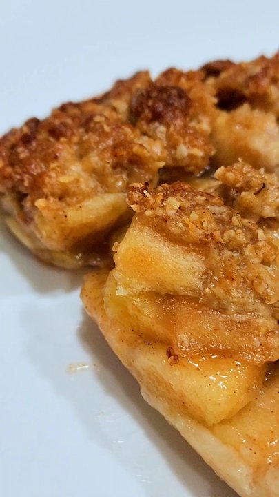 Metro - Irresistibles Artisan Honey Crunch Apple Pie ($9.99): 1/4 of the pie - Grocery Near Me - Toronto, Ontario