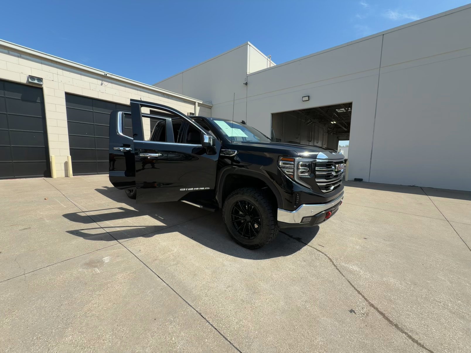 Lifted Trucks - #TX10285 - 2025 GMC Sierra 1500 SLT Crew Cab