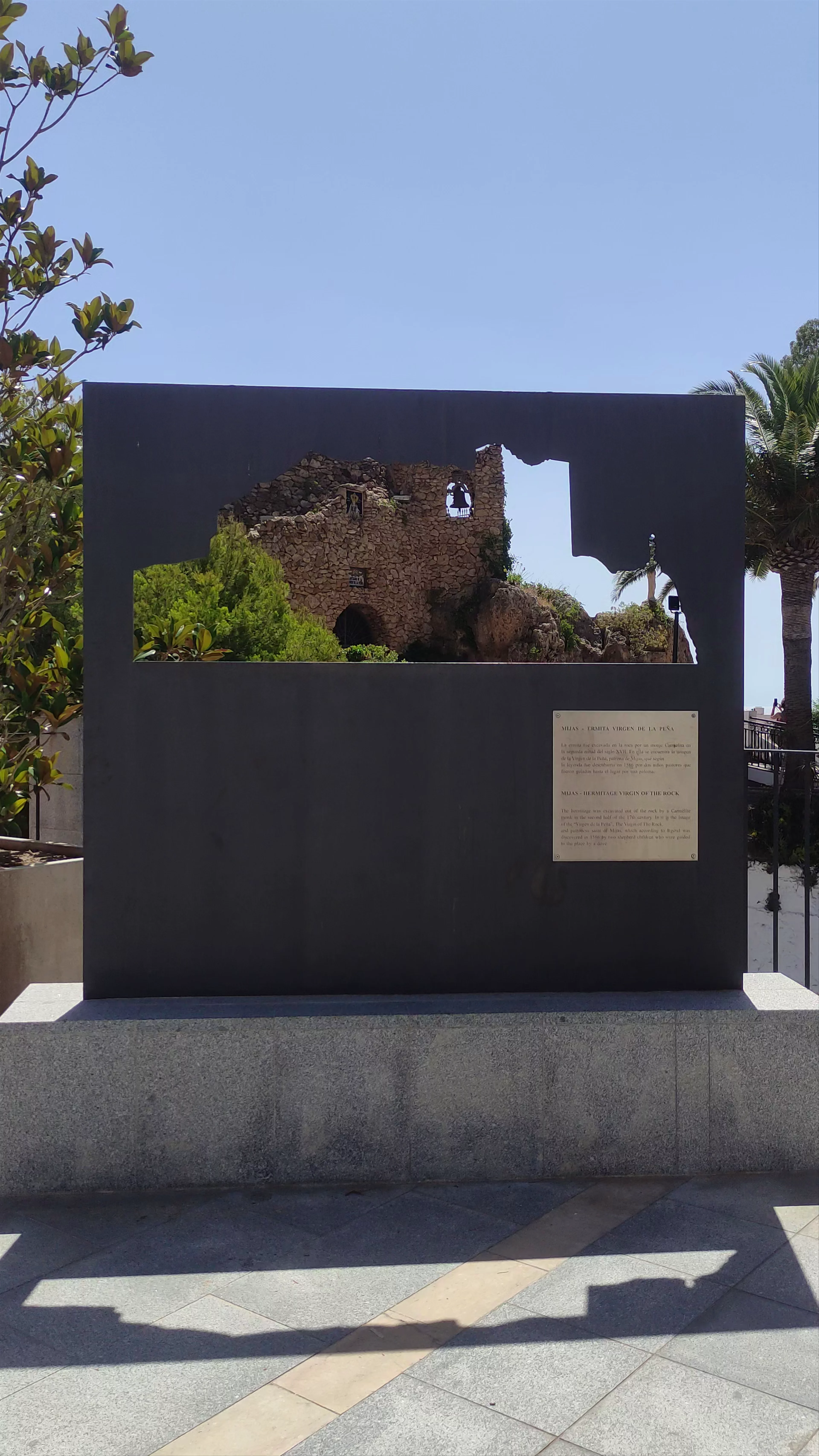 Mirador Hermanos Núñez Andreu, Plaza Virgen de la Peña
