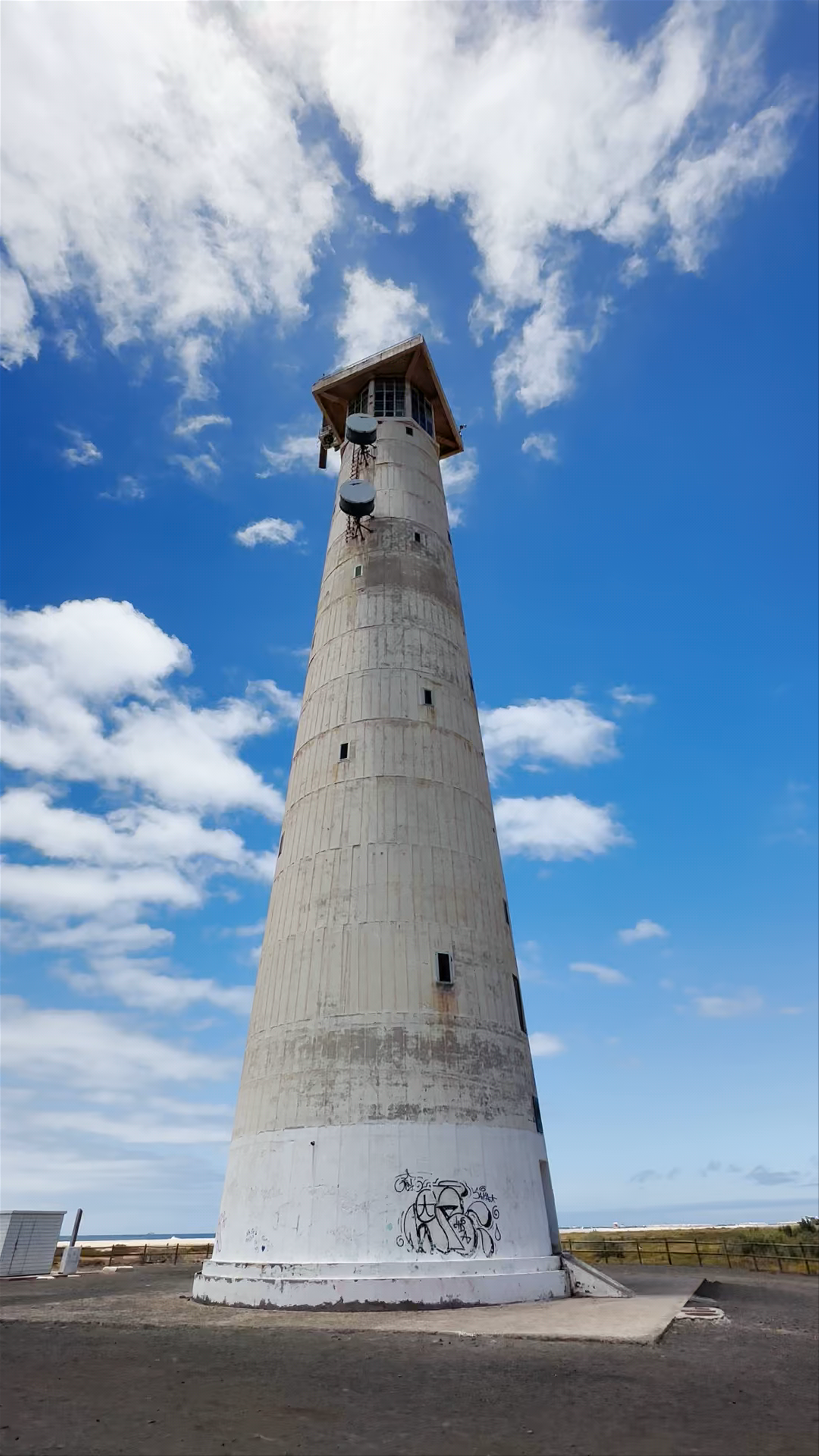 Faro de Morro Jable: Majestic Lighthouse on Fuerteventura’s Coast