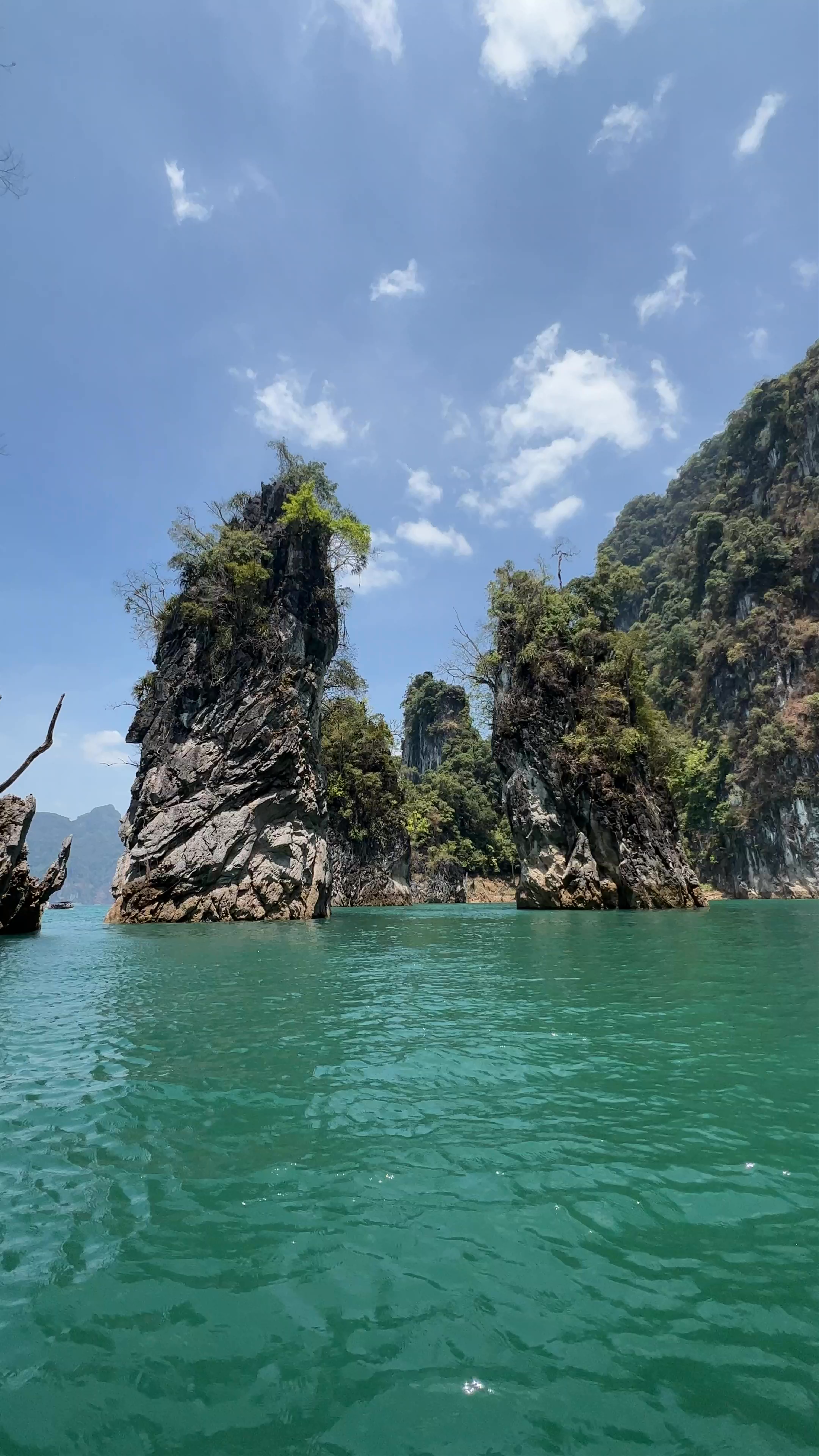 Khao Sok National Park: Jaw-Dropping Limestone Cliffs in Thailand