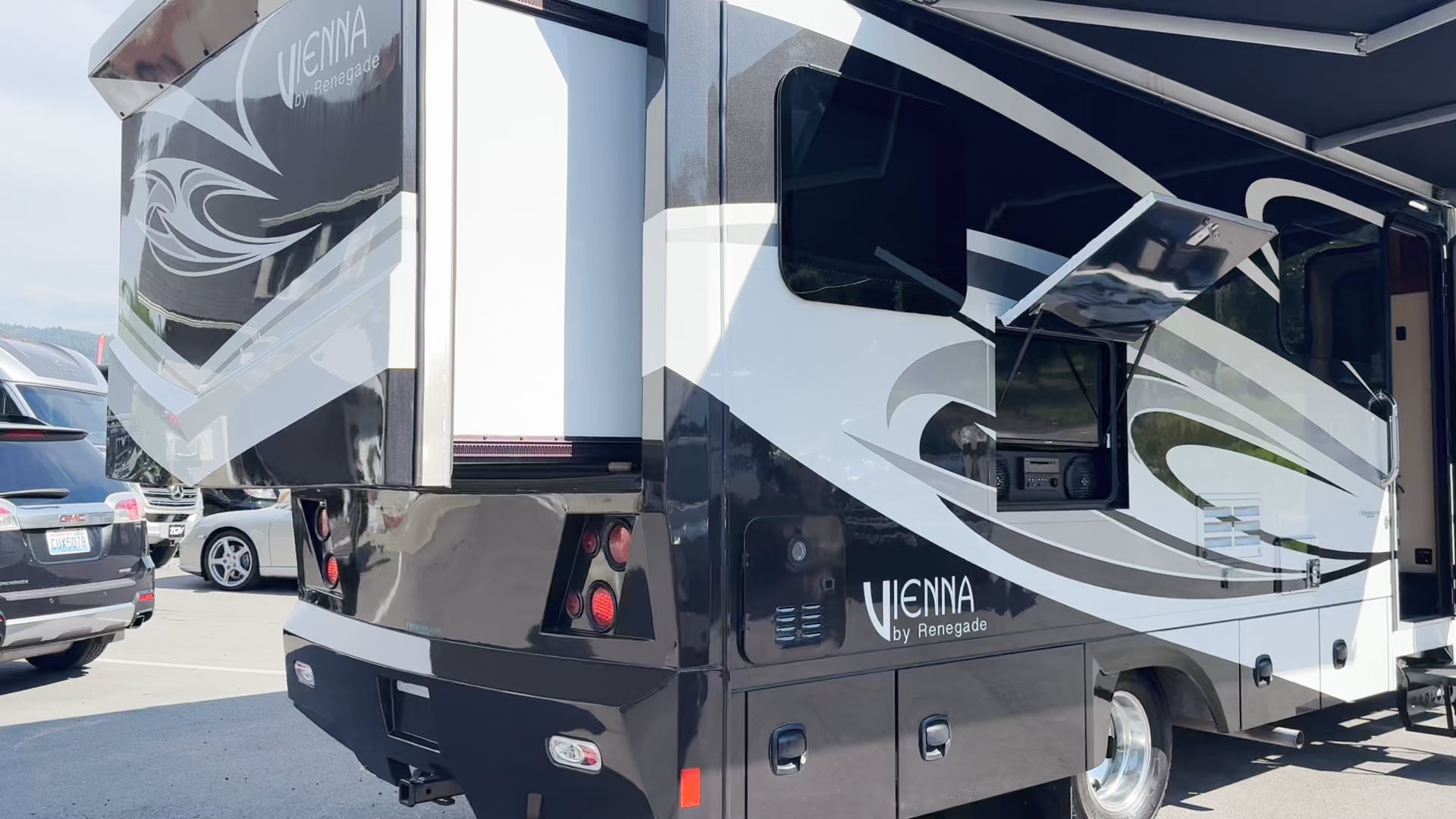 Truck City RV - #20425 - 2018 Renegade  Vienna Class B Diesel