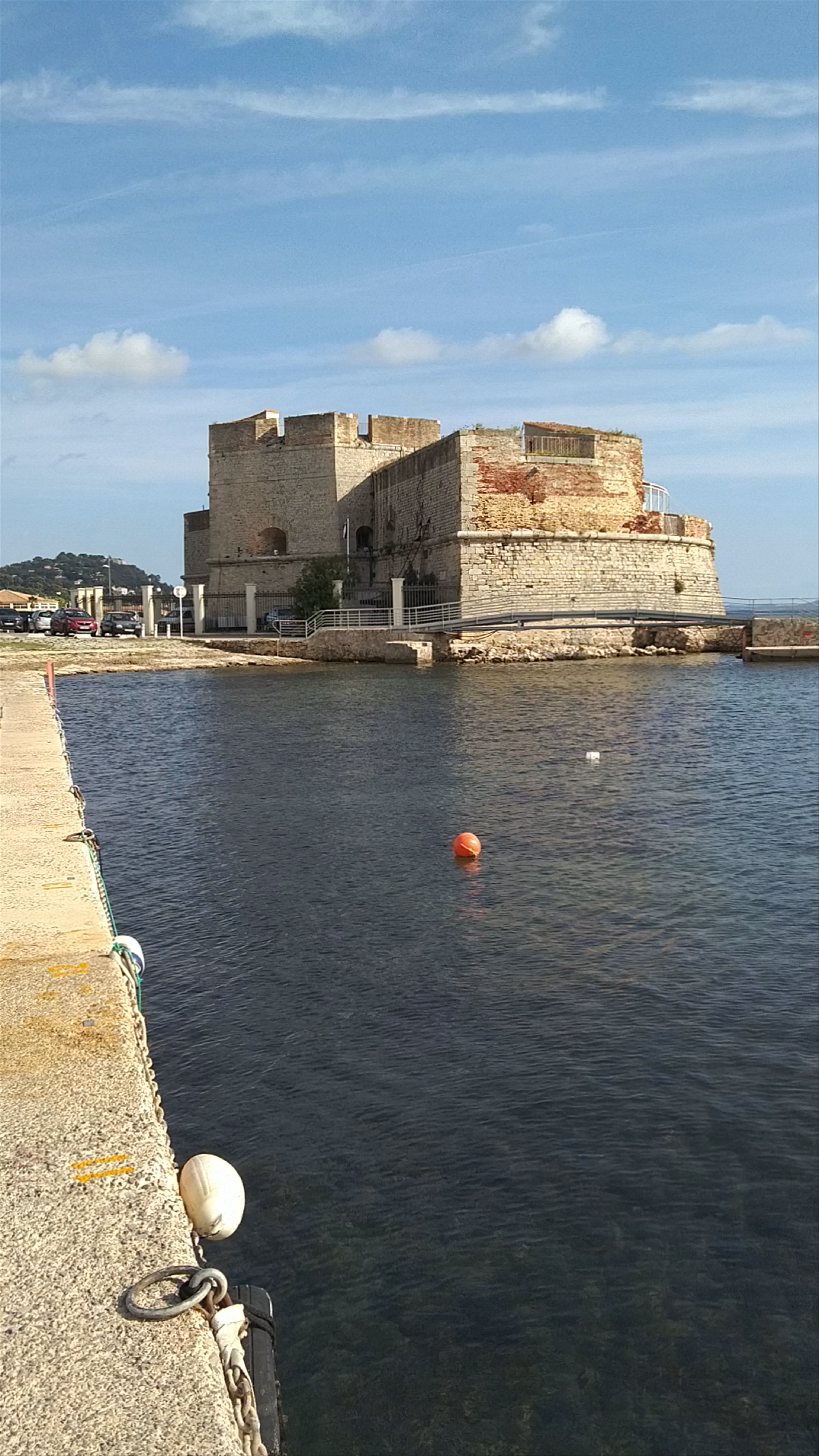 Port Saint-Louis du Mourillon: Coastal Serenity and Historic Fort in Toulon, France