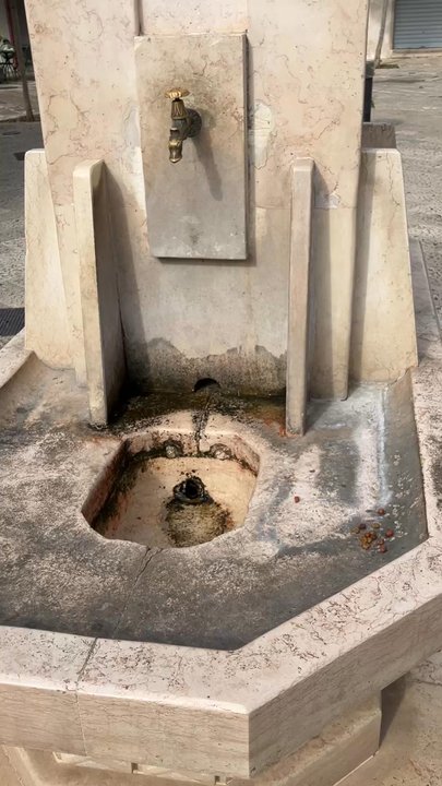 Brunnen Giuseppe Garibaldi - Public Art Near Me - Monopoli, BA