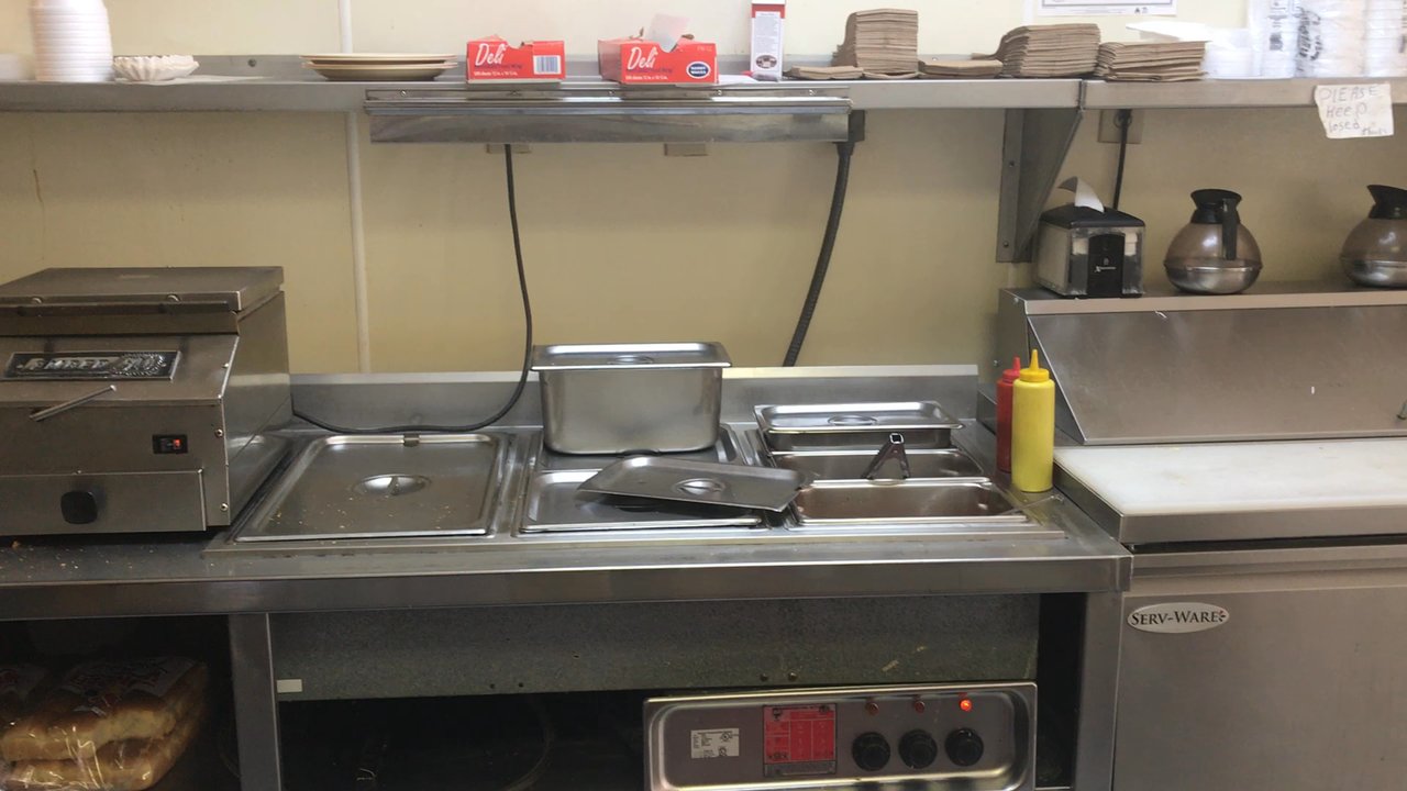 Gracie's Grill - Wonderful Staff Here , Friendly Food Service... Hella Affordable Price.   Come And Check These Ladies Out - Cafes Near Me - Clinton, North Carolina