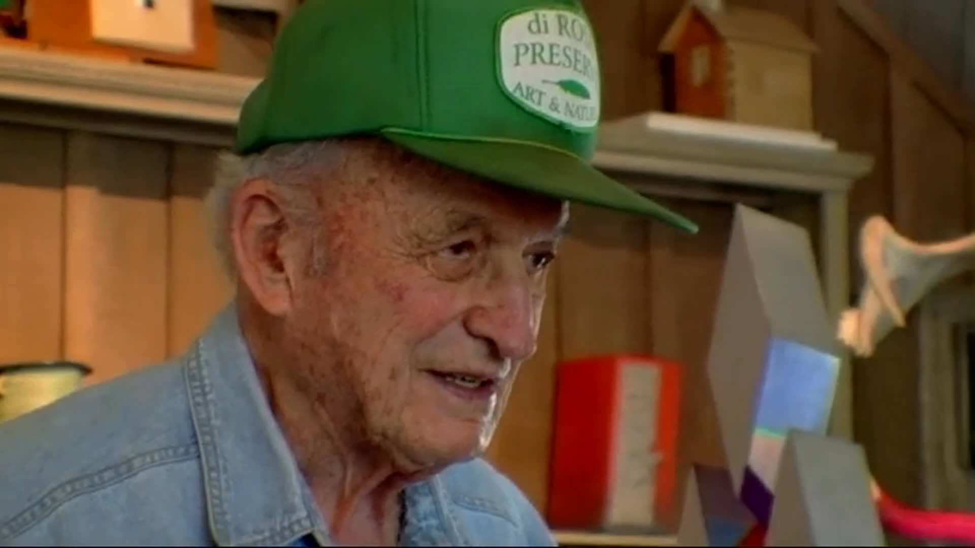 An elderly man reflects on living alone and finding lasting companionship among artists. Color portraits of him at an art gathering alternate with archival black-and-white photographs of artists socializing.
