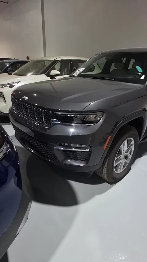 جيب جراند شيروكي Laredo 2025