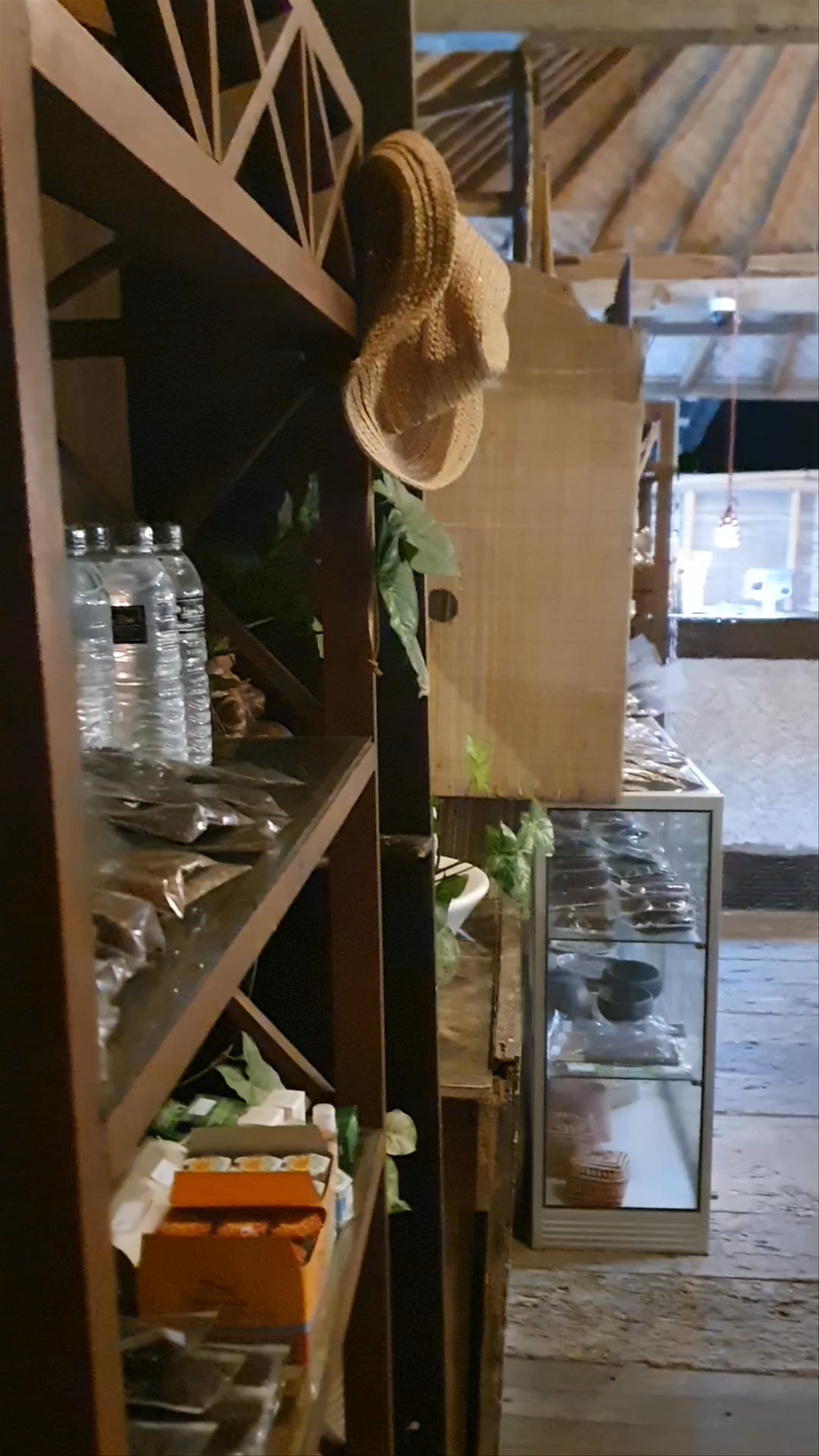 Éco Café 2: Rustic Evening Vibes in Munduk, Bali