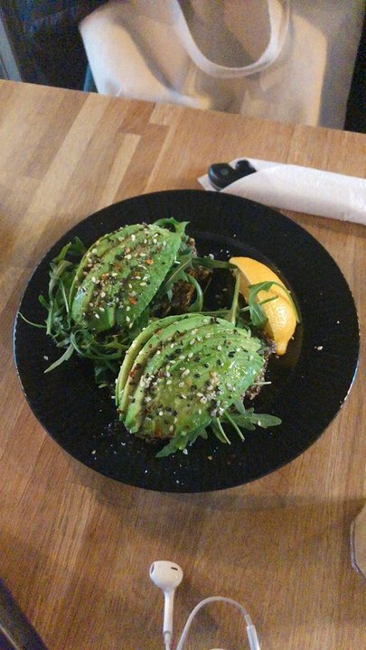 Cafe on the Six - Nicely crafted and tasty avo toast on gluten free bread - Breakfast & Brunch Near Me - Valby, 84