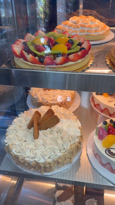 Delice Bakery - Always have so many cake options - Bakeries Near Me - Los Angeles, California