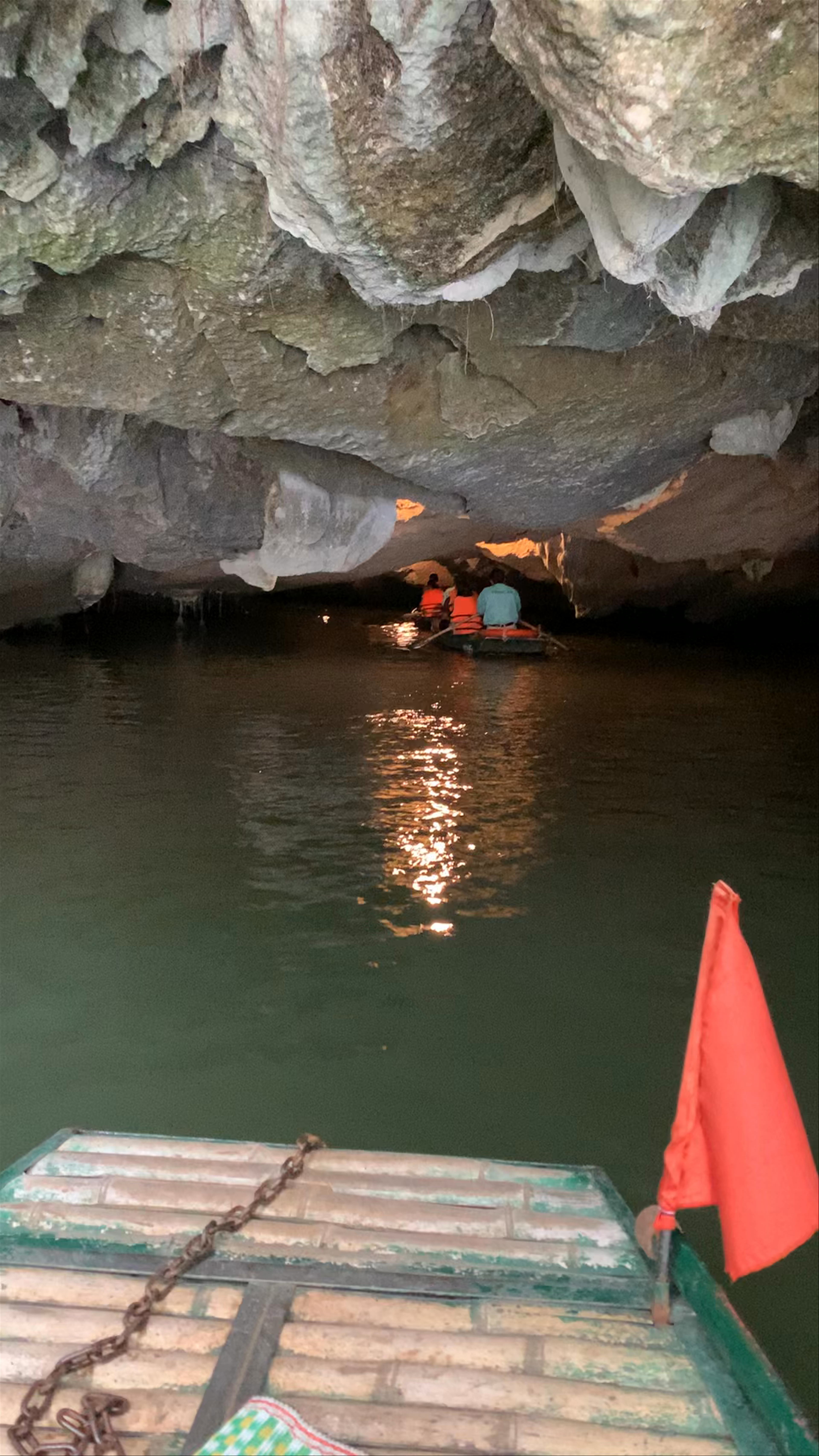 Thung Tối