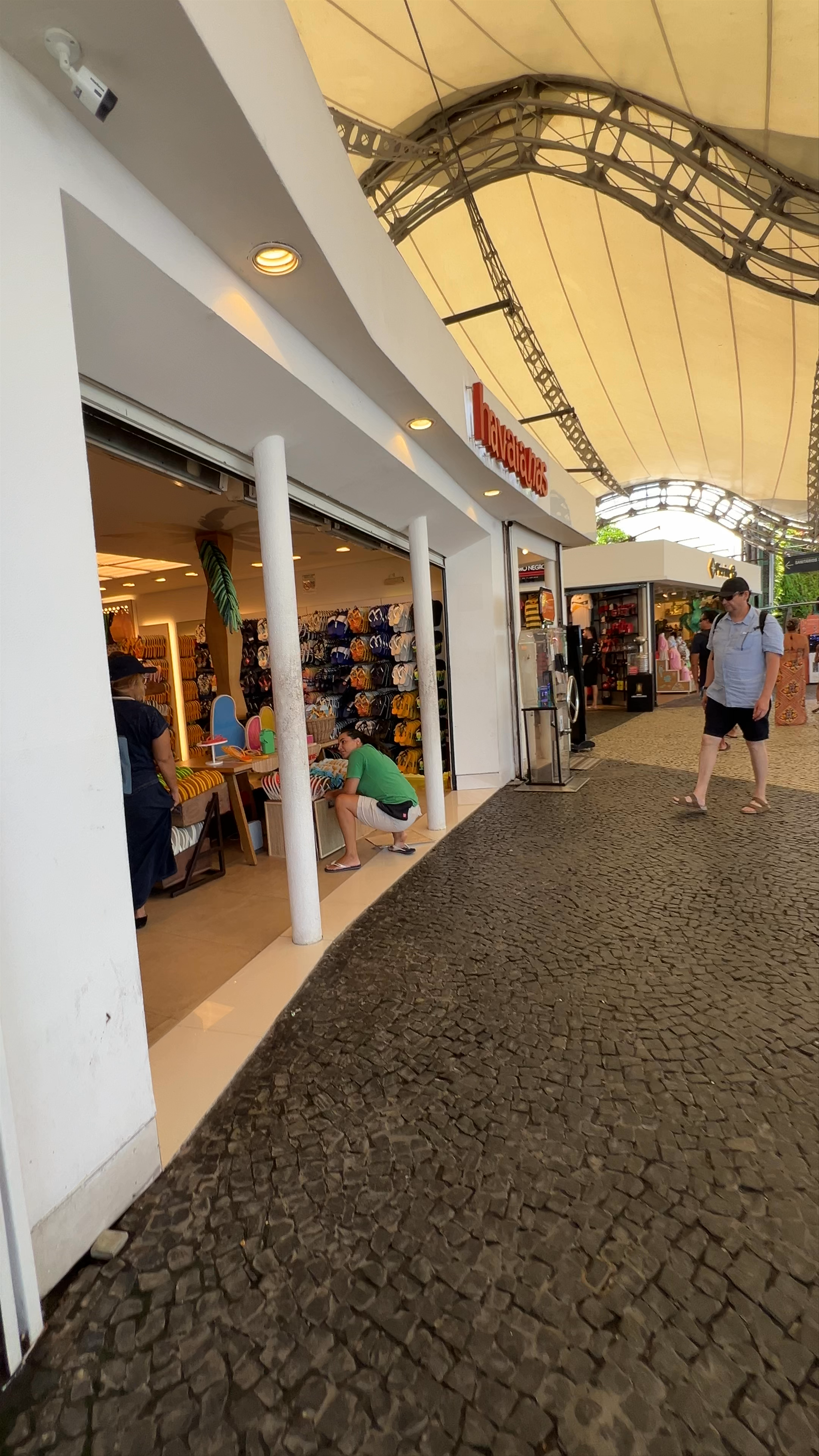 Parque Bondinho Pão de Açúcar: Vibrant Shopping and Scenic Views in Rio de Janeiro