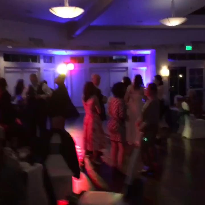 Divine Visual djs - Everyone dancin - DJs Near Me
