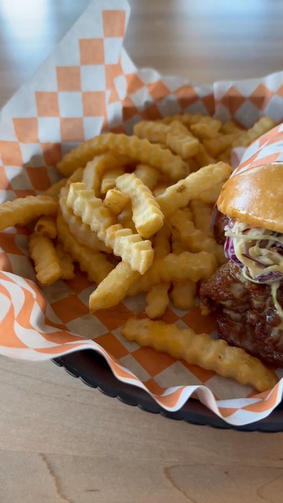 Minnie Bird - Minnie bird sandwich - Chicken Shop Near Me - Schaumburg, Illinois