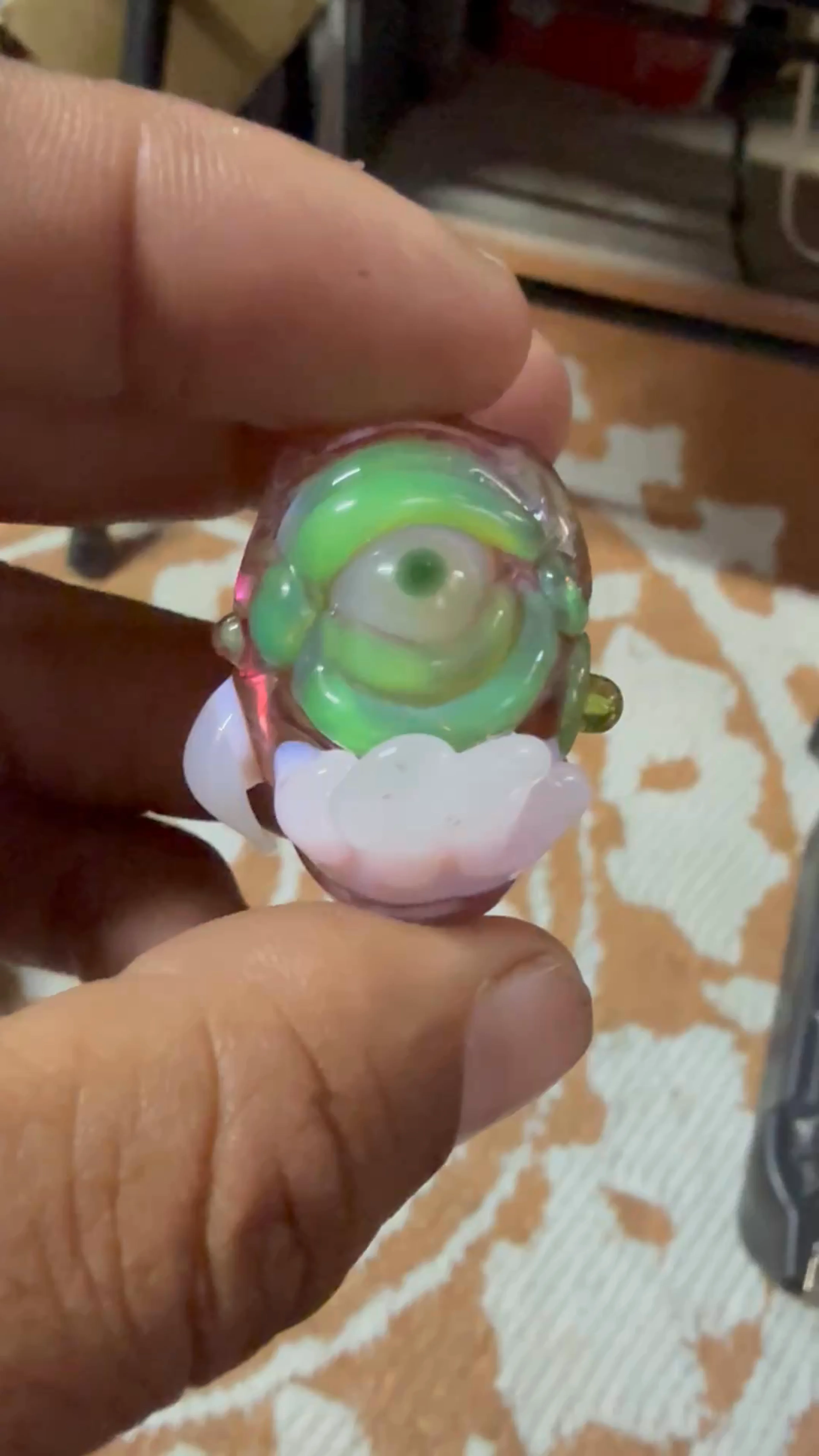 Preview pic of Slime Glass 710 Pineal Head Pendant