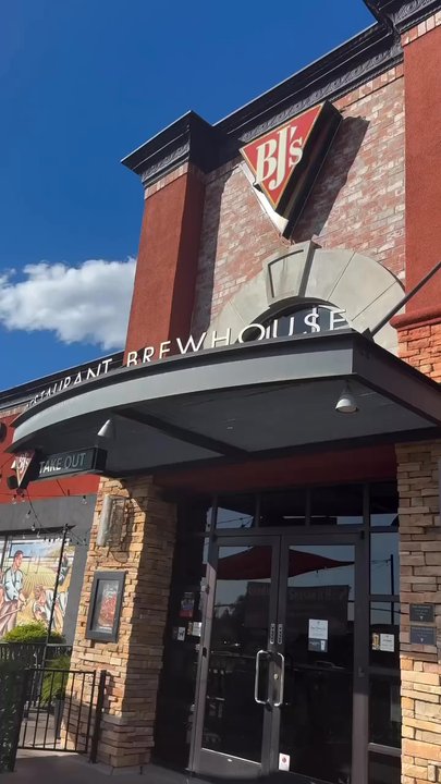 BJ's Restaurant & Brewhouse - Pizza Near Me - Folsom, California
