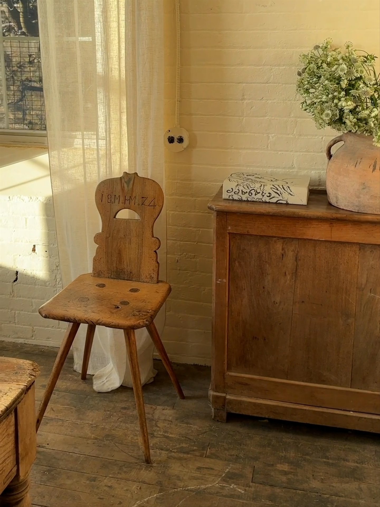 The Date Chair