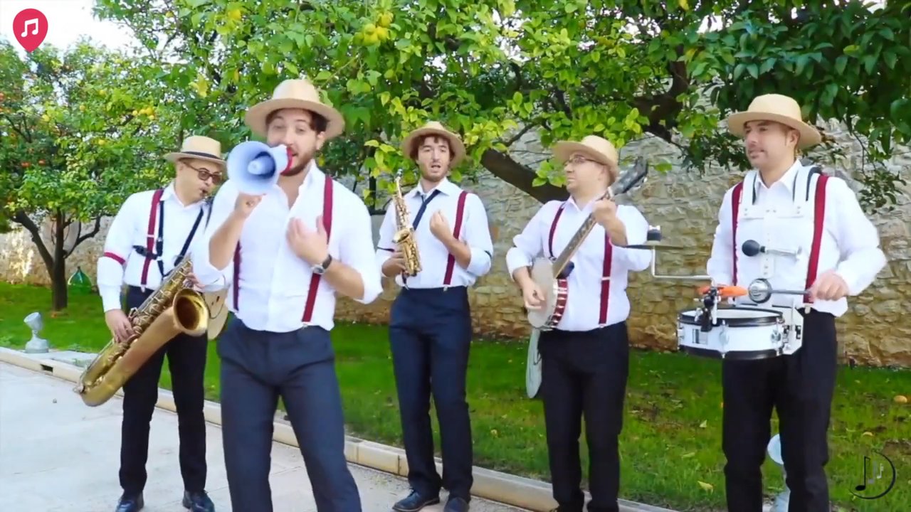 Roaming Band in Puglia Italy - The Admirers - video 4