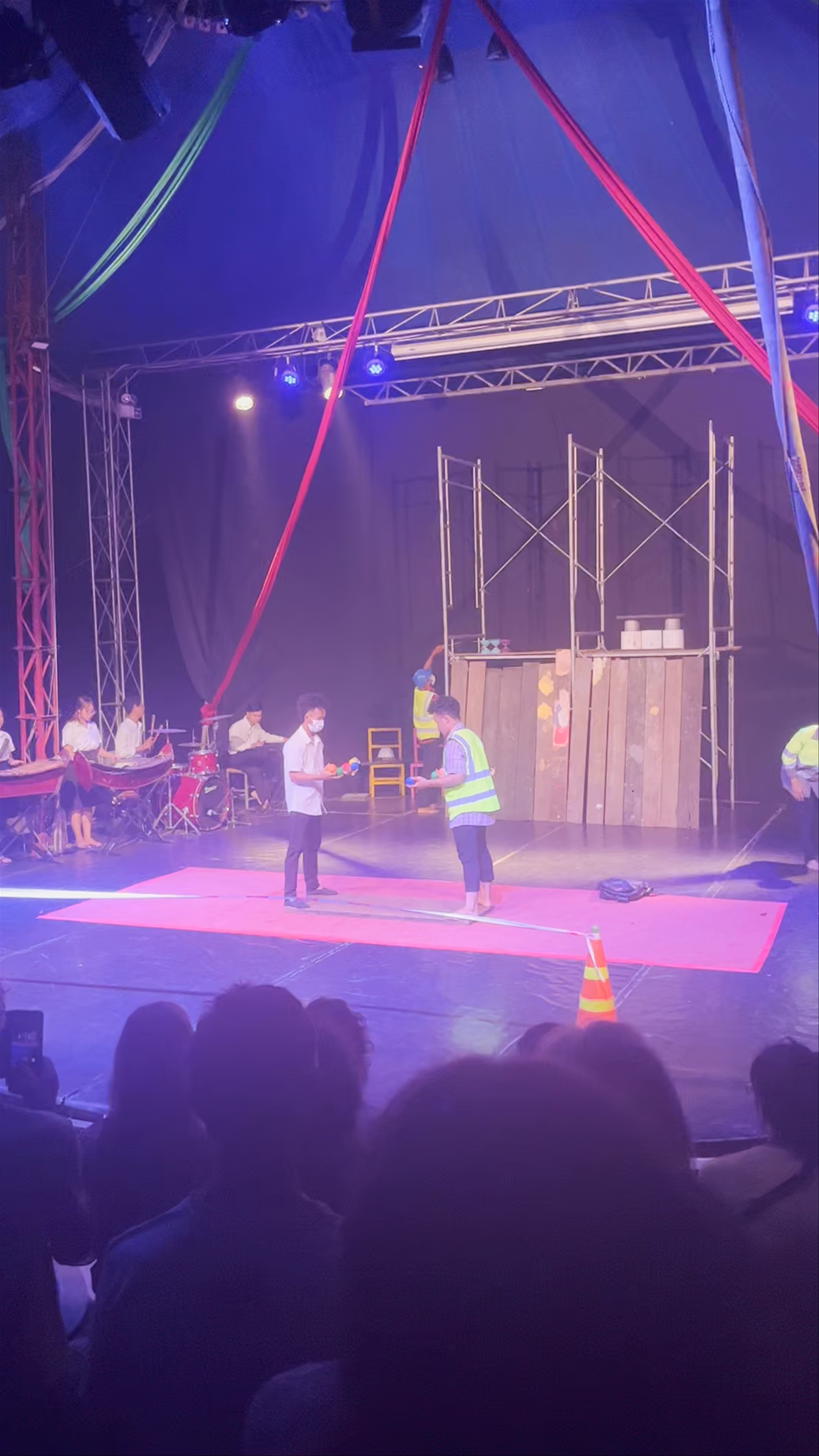 Phare Ponleu Selpak / ហ្វារ​ពន្លឺសិល្បៈ