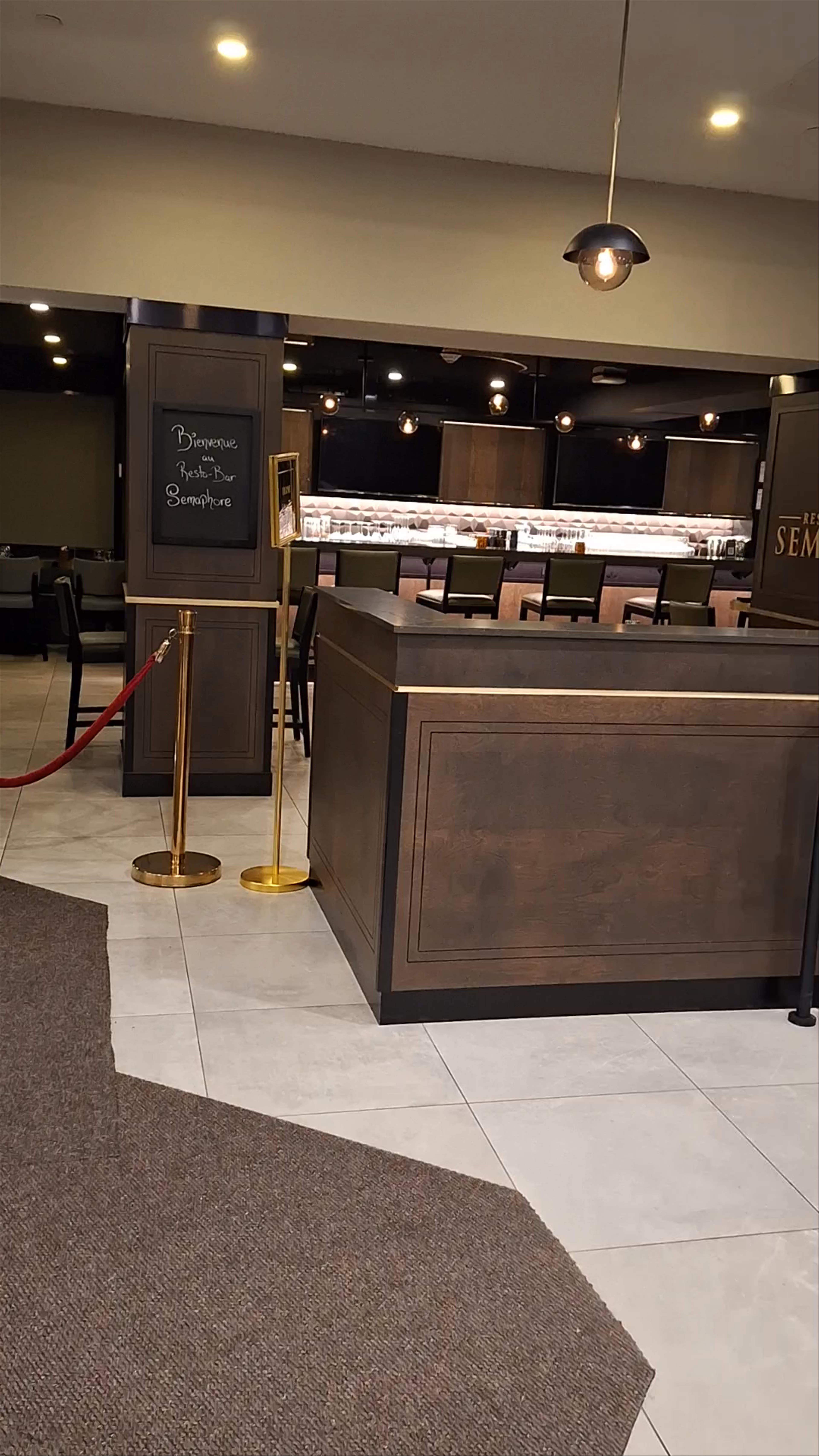 DoubleTree by Hilton Montreal Airport