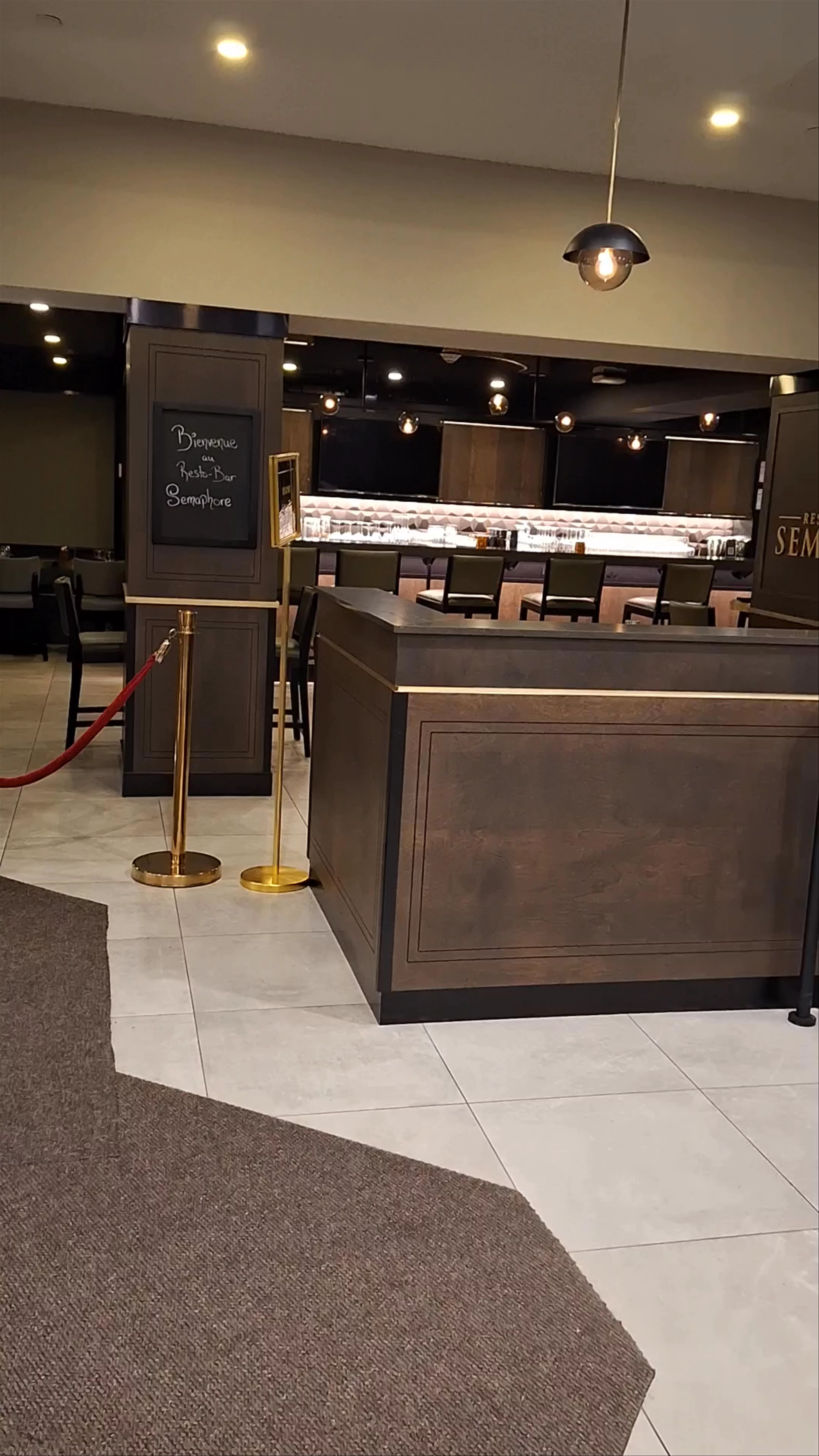 DoubleTree by Hilton Montreal Airport