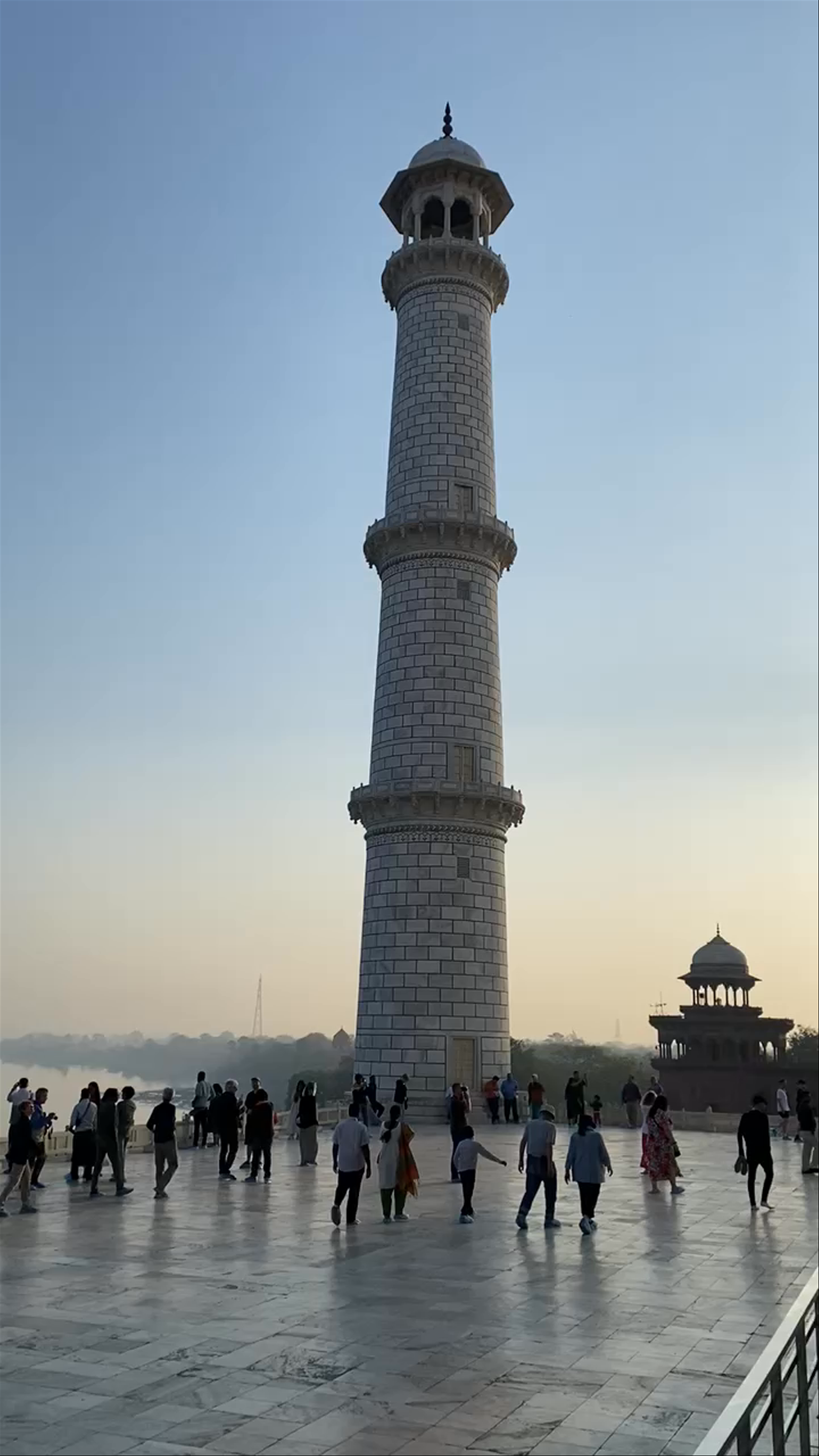 Taj Mahal Agra Tour Guide (Govt. approved) English & German family