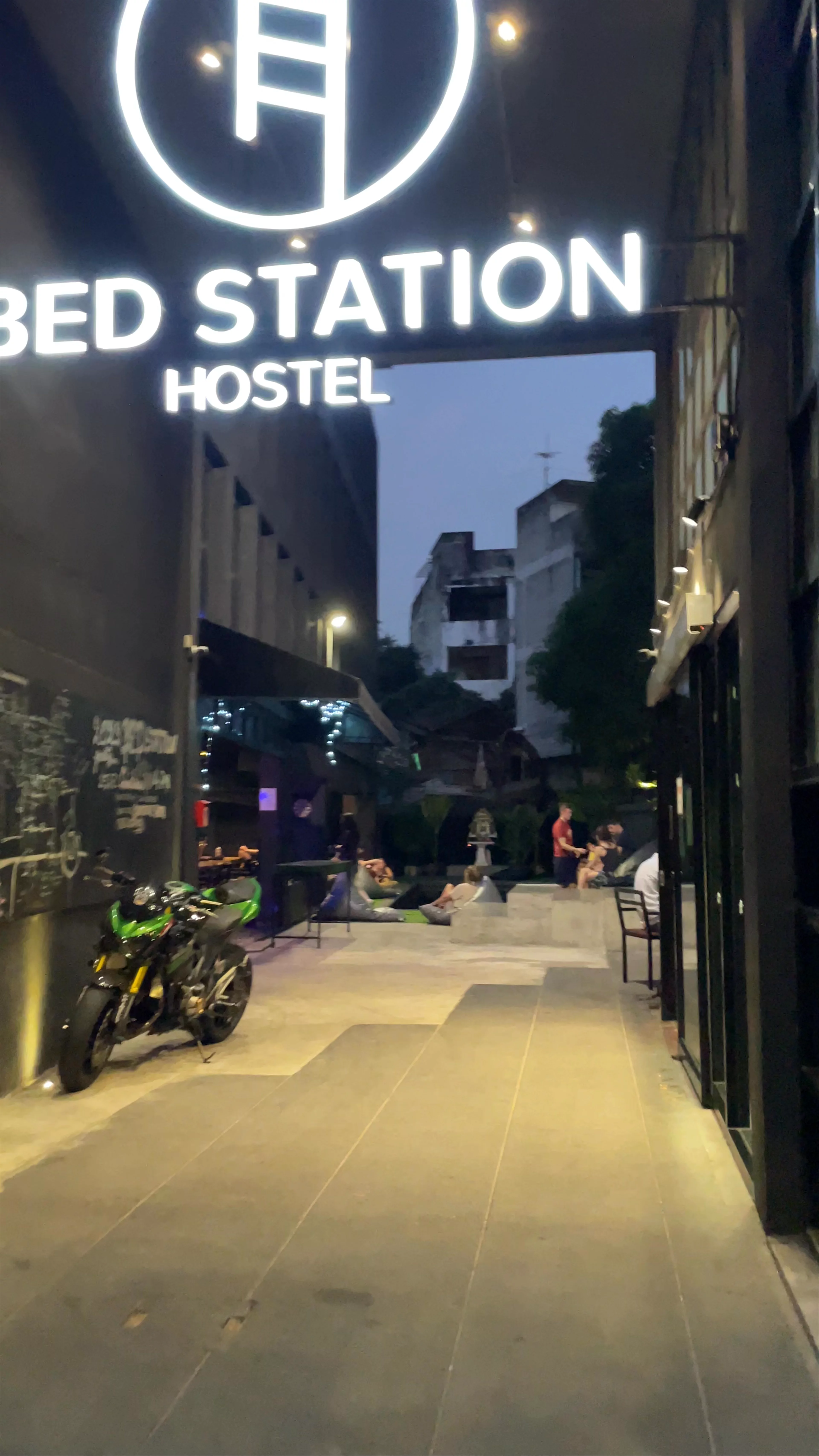 Bed Station Hostel Khao San