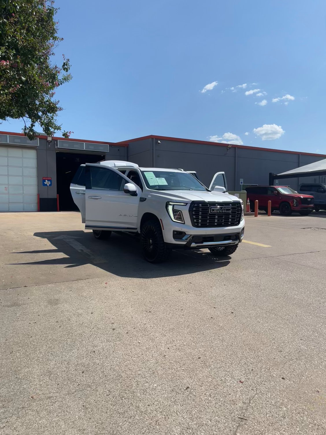 Lifted Trucks - #TX10320 - 2025 GMC Yukon Denali Ultimate