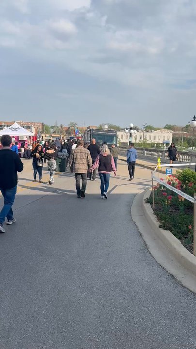 Strawberries BBQ - BBQ Truck Festival Downtown Aurora IL - Food Trucks Near Me - Aurora, Illinois