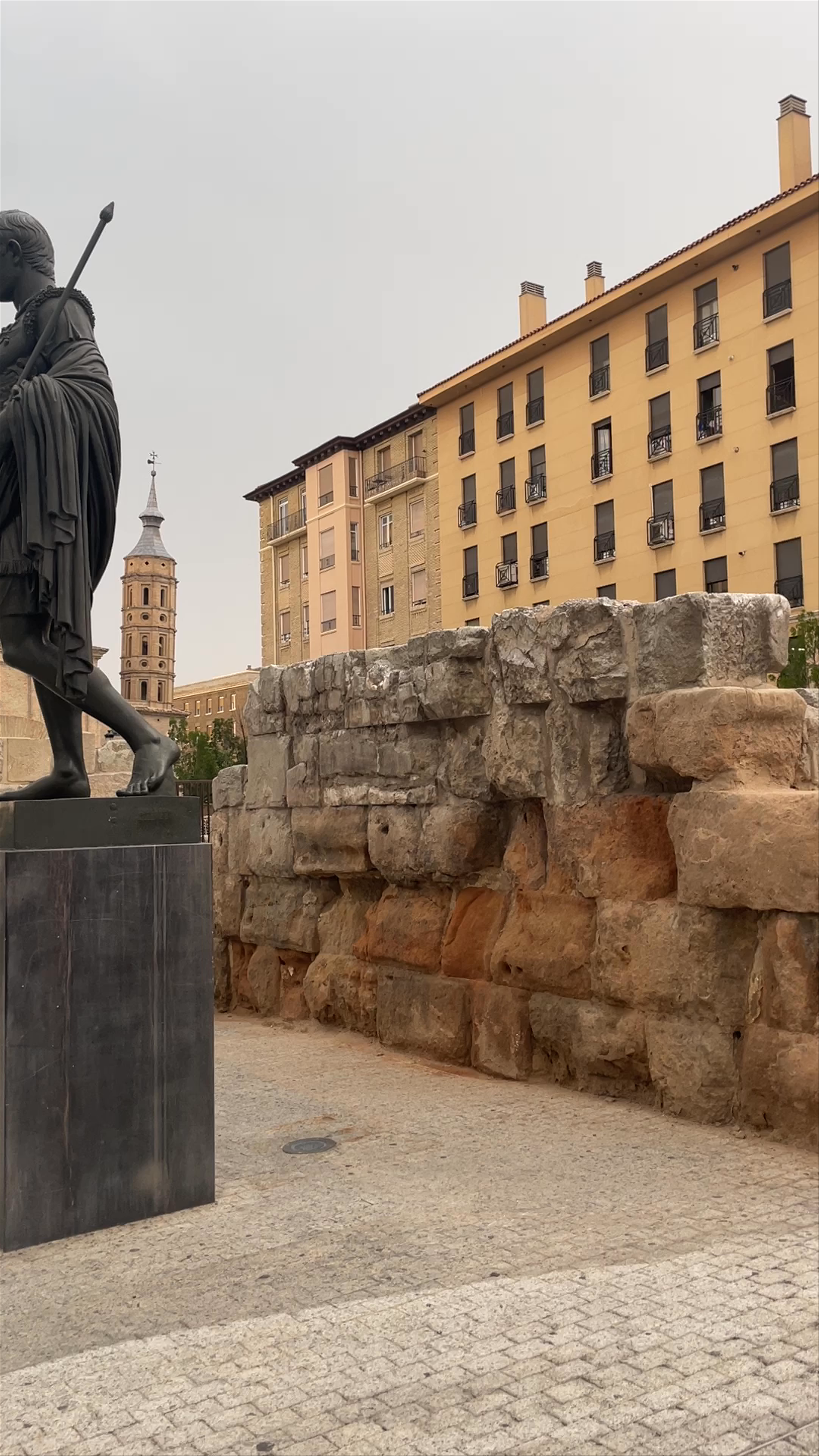 Monumento a César Augusto: Walking Tour in Historic Zaragoza