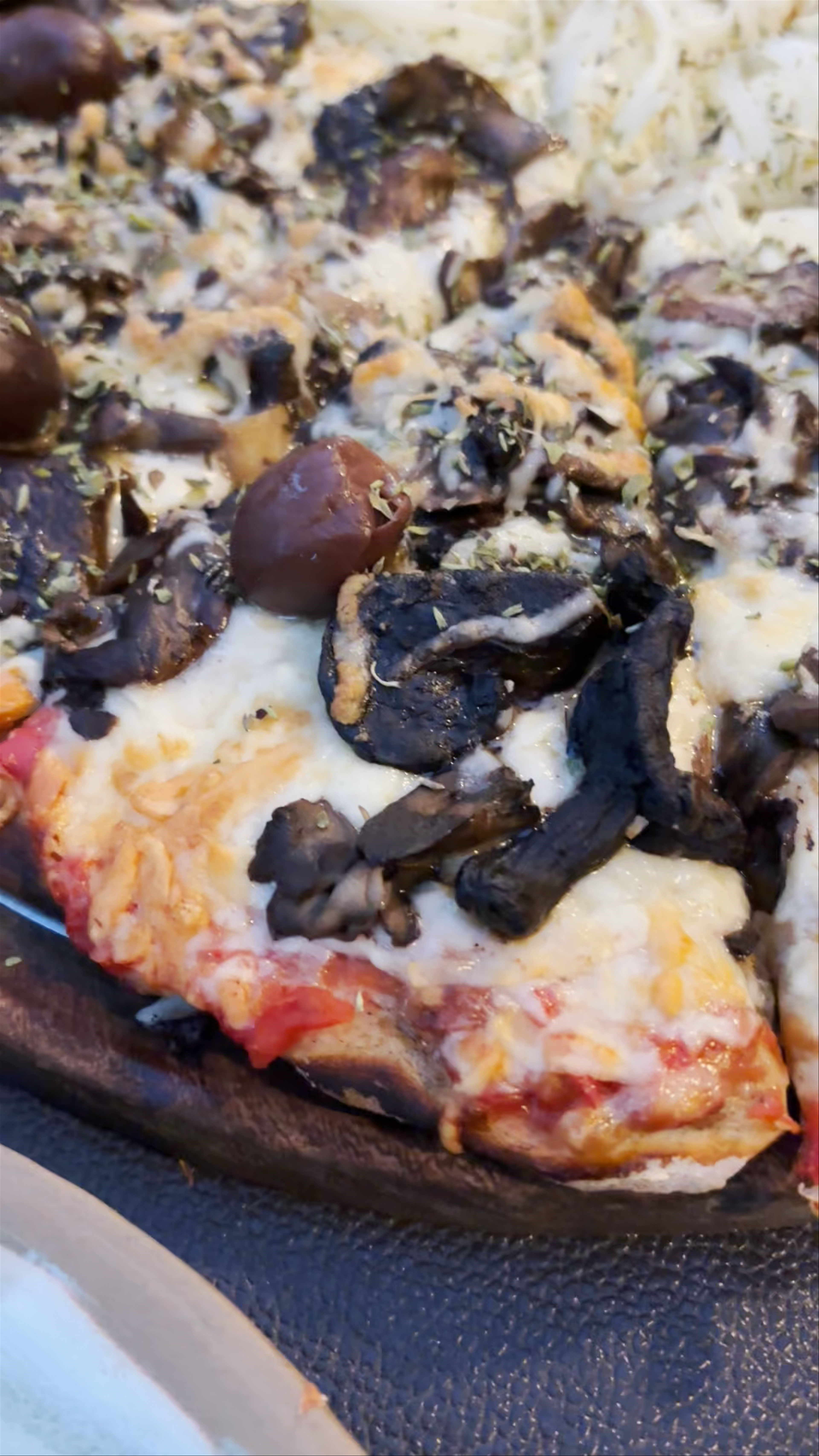 Indulgent Pizza Experience at El Gaita Pizza Bar in El Calafate