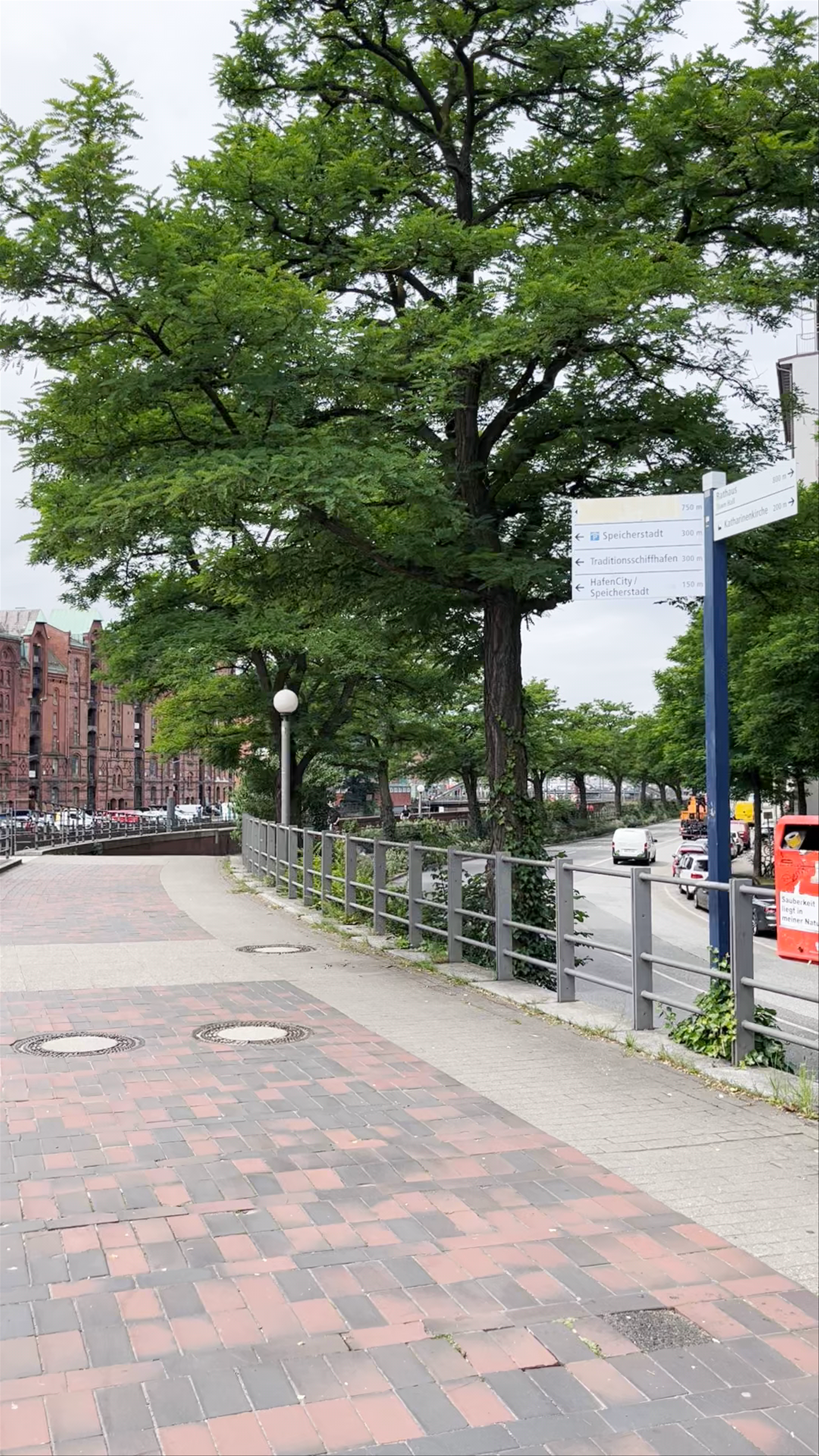 Maiden Bridge: Scenic Walkway & Historic Harbor Views in Hamburg