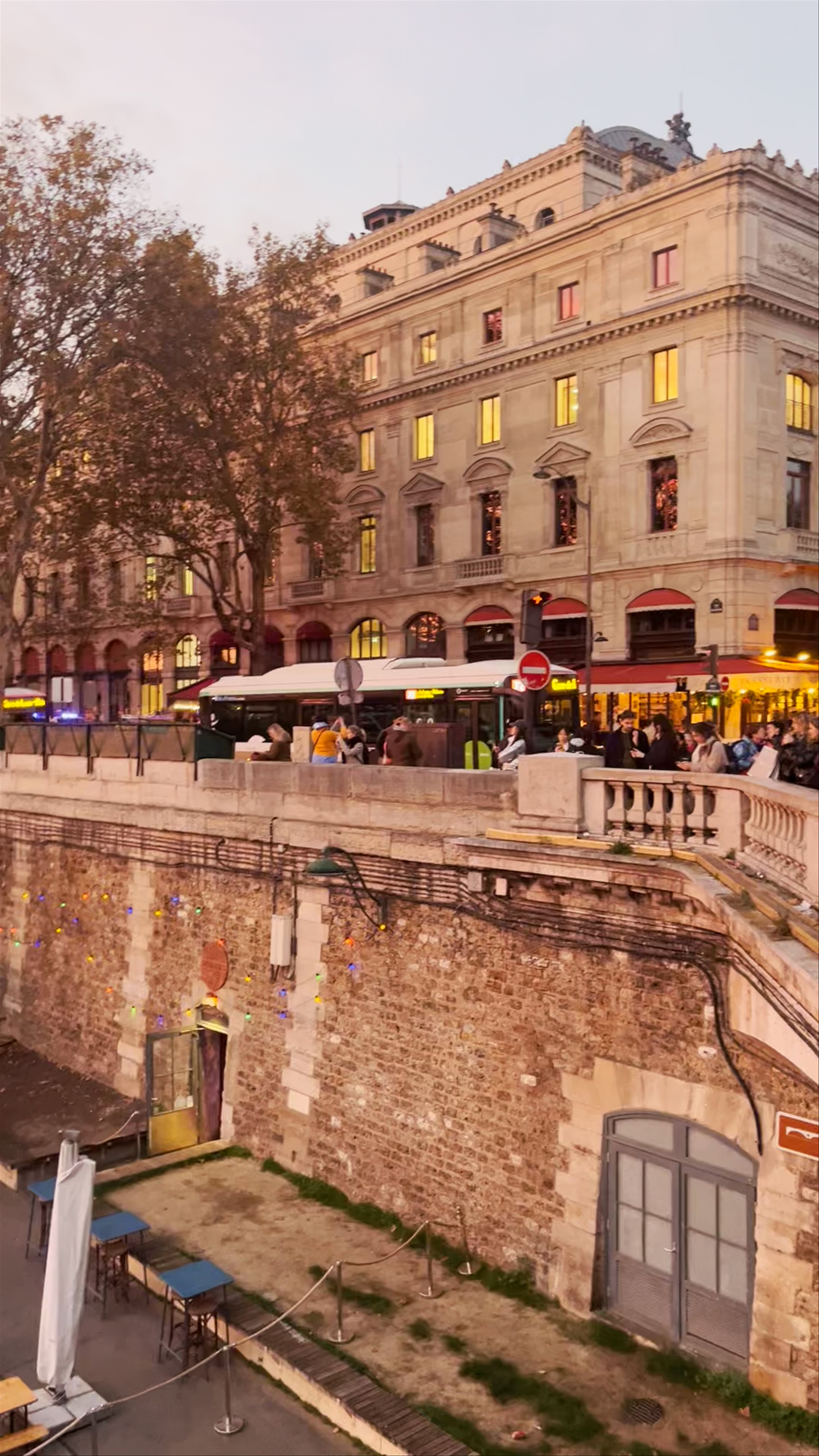 Pont au Change: Sunset Magic Along the Seine in Paris