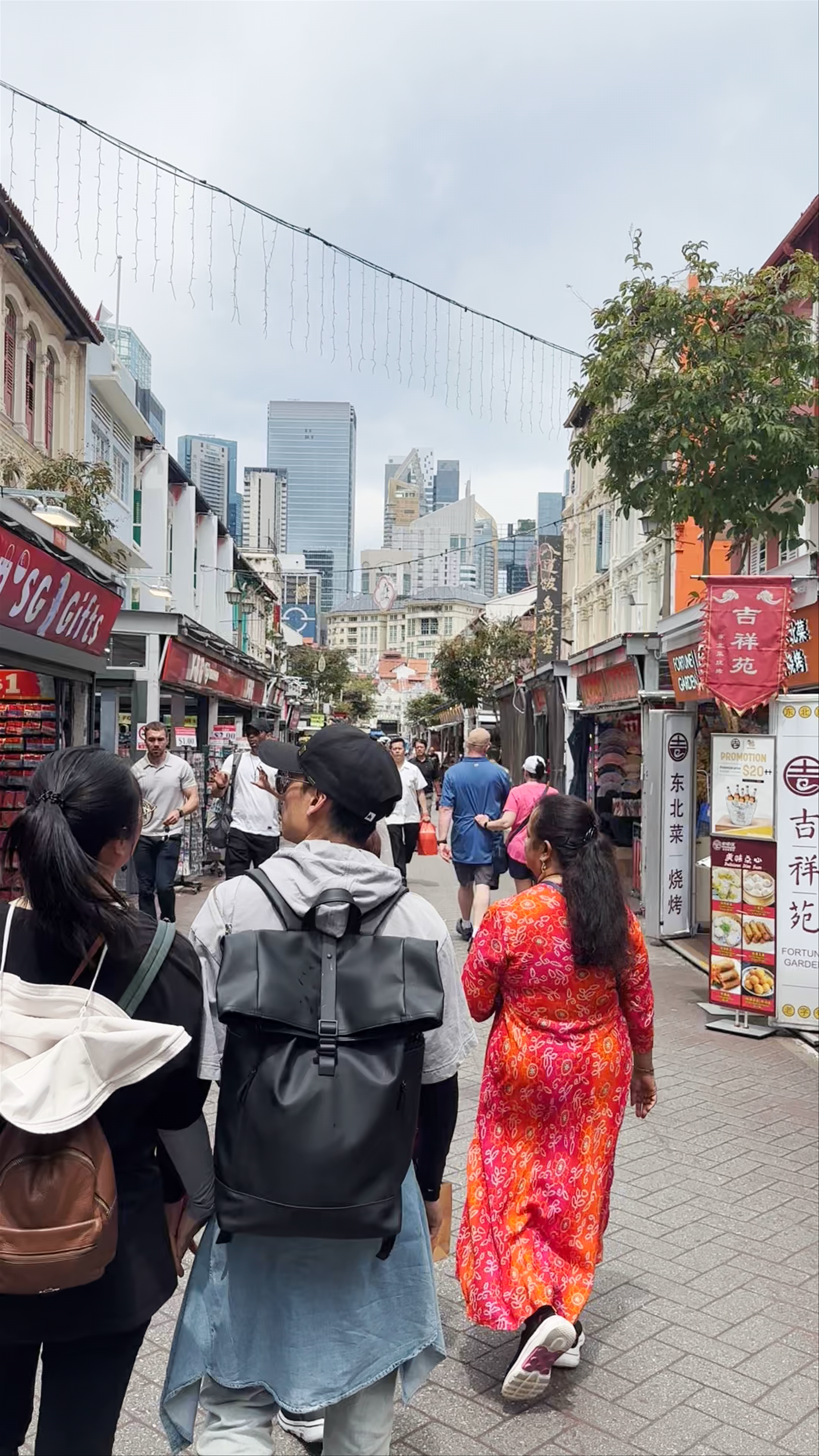 Smith Street Chinatown Market: Vibrant Street Life in Singapore