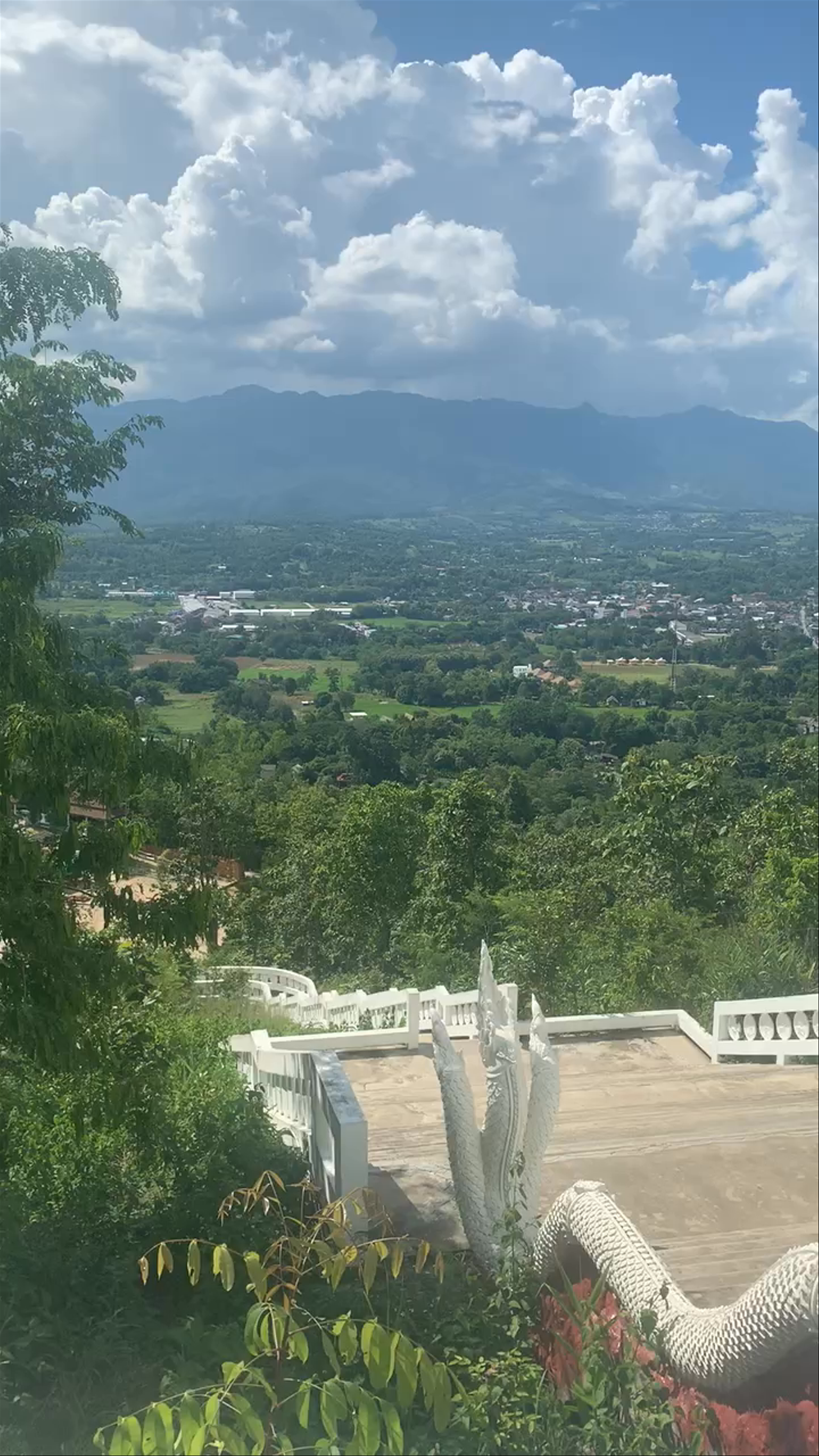 Chedi Phra That Mae Yen: Serene Mountain Views in Mae Hi, Pai