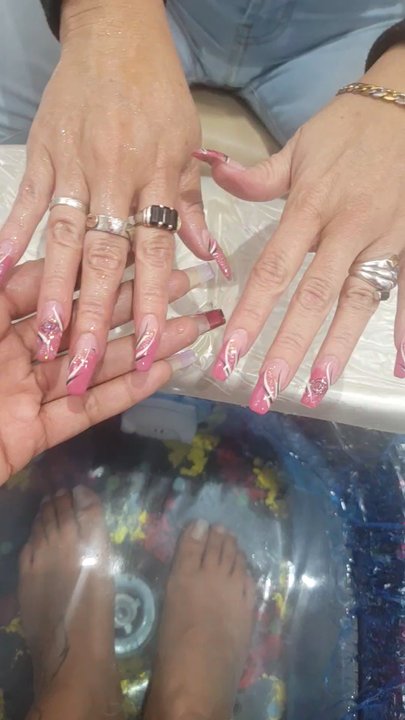 Lee Nails - Her own nails she does. Imagine what she can do to yours - Nail Salons Near Me - Orlando, Florida