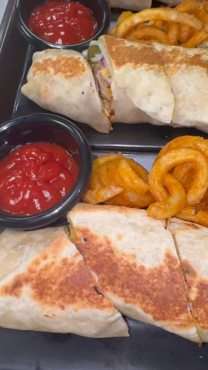 Shish Ke Baba - Had their shawarmas and ordered from babas Garden salads which were beyond our expectations tbh. Simple, quiet place. We will be back - Salad Near Me - Daly City, California