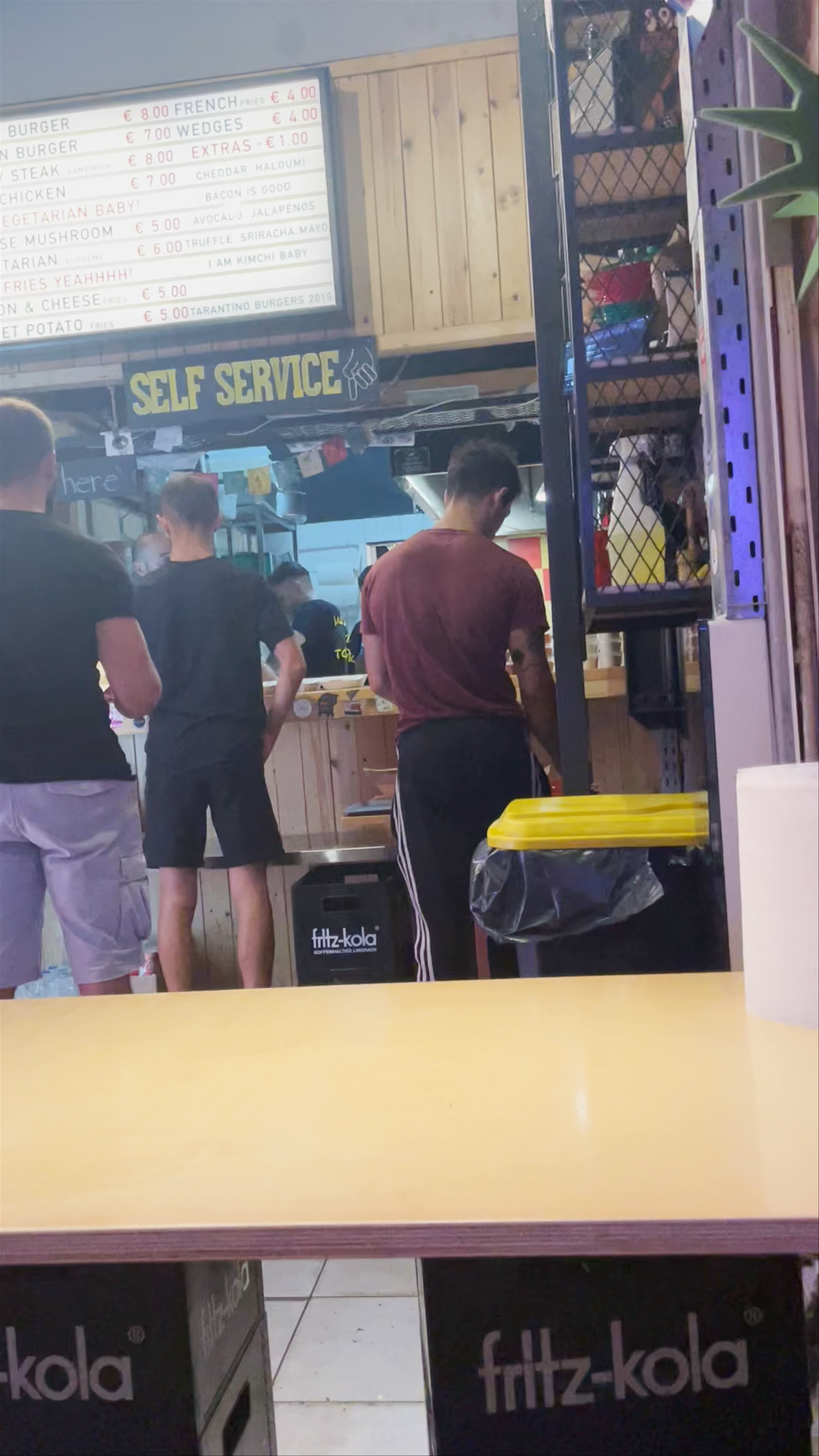 Tarantino Sandwiches & Fries: A Taste of Thessaloniki’s Casual Eats