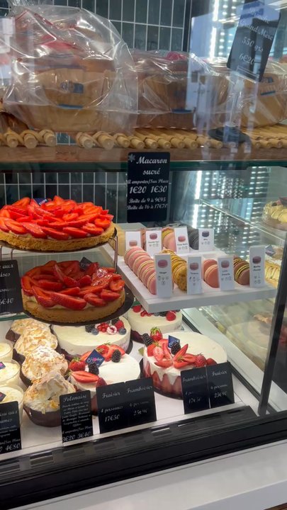 L'Horloge - Patisserie/Cake Shop Near Me - Amboise, 37